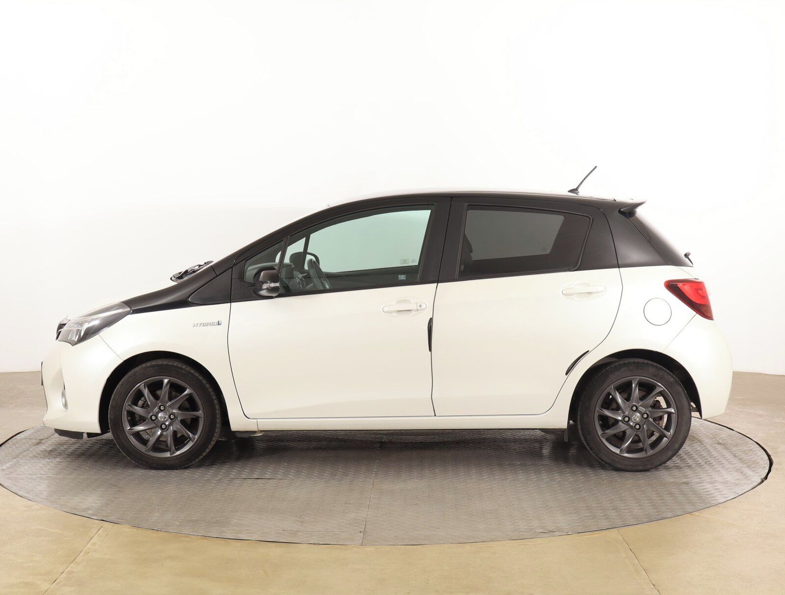 Toyota Yaris, 1.5 Hybrid, Automat - fotka 3