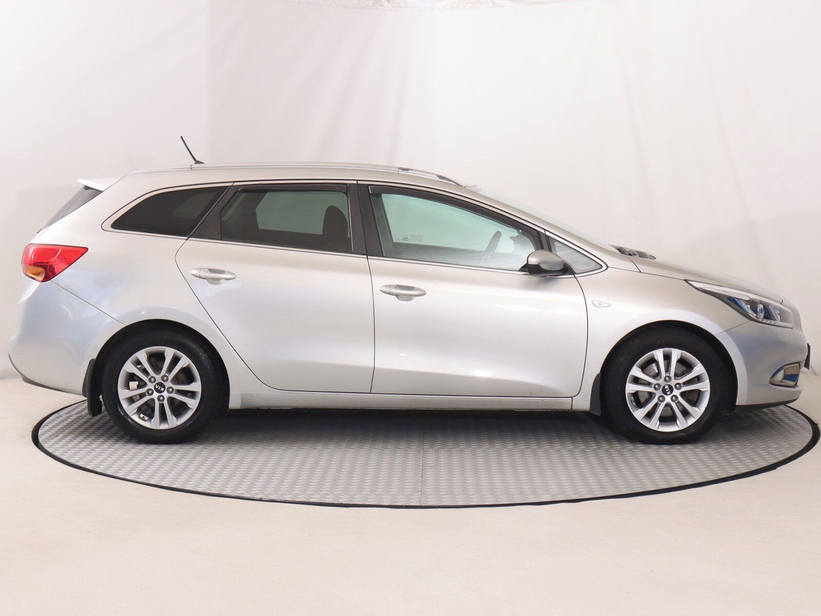 Kia Cee´d, 1.6 GDI, Silver - fotka 6