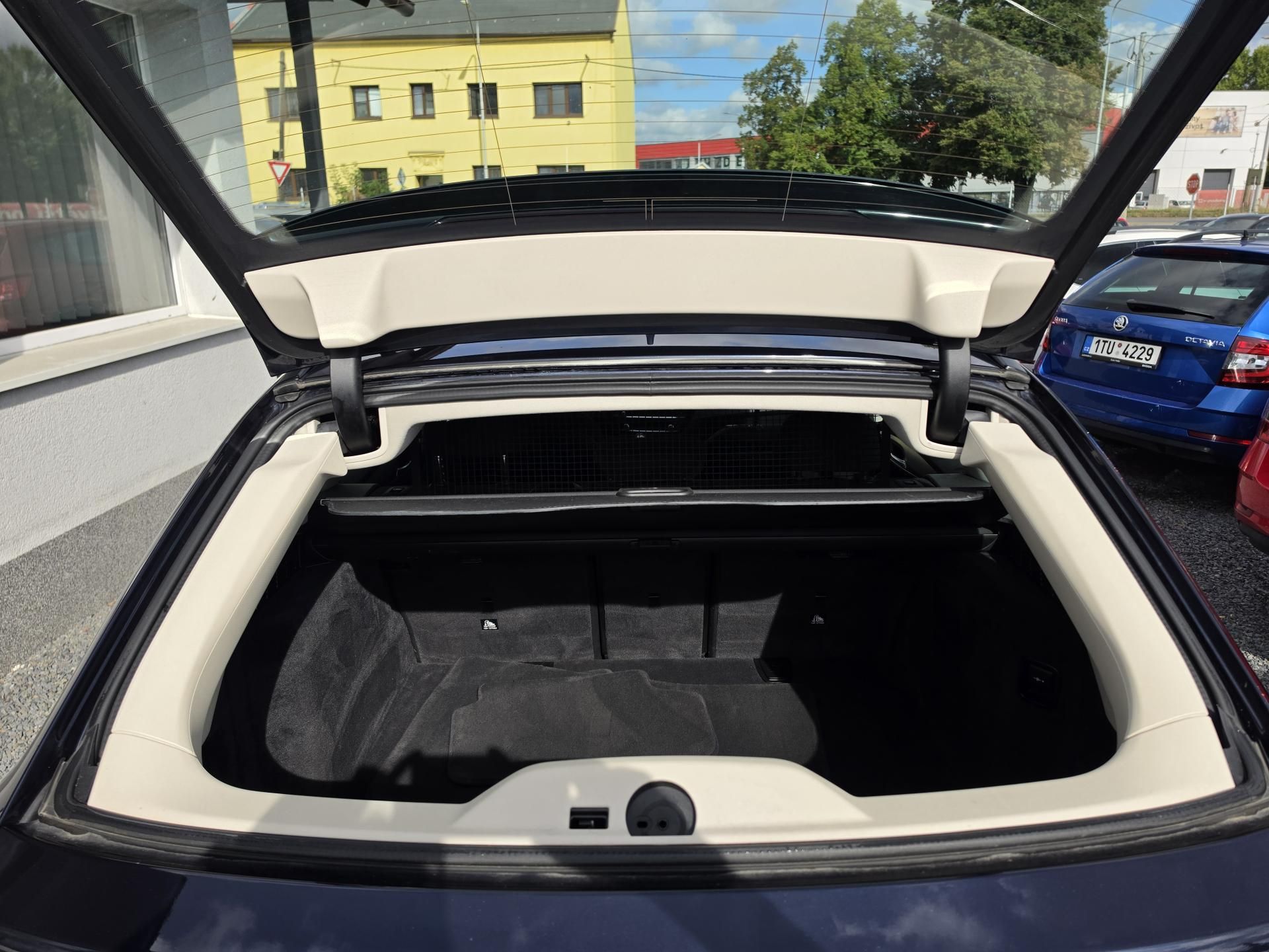 BMW Řada 5, 520D Led Touring TZ - fotka 5
