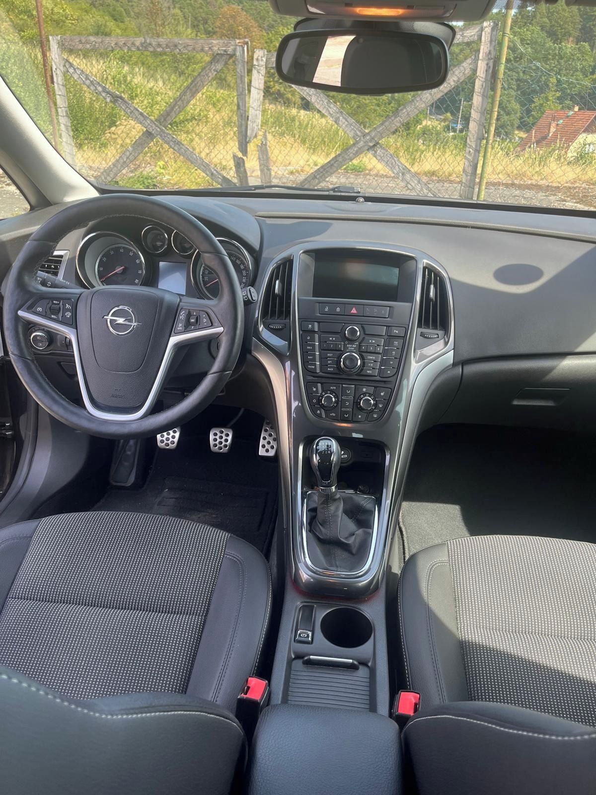 Opel Astra, Opel Astra J 14 tak 103 kW - fotka 4