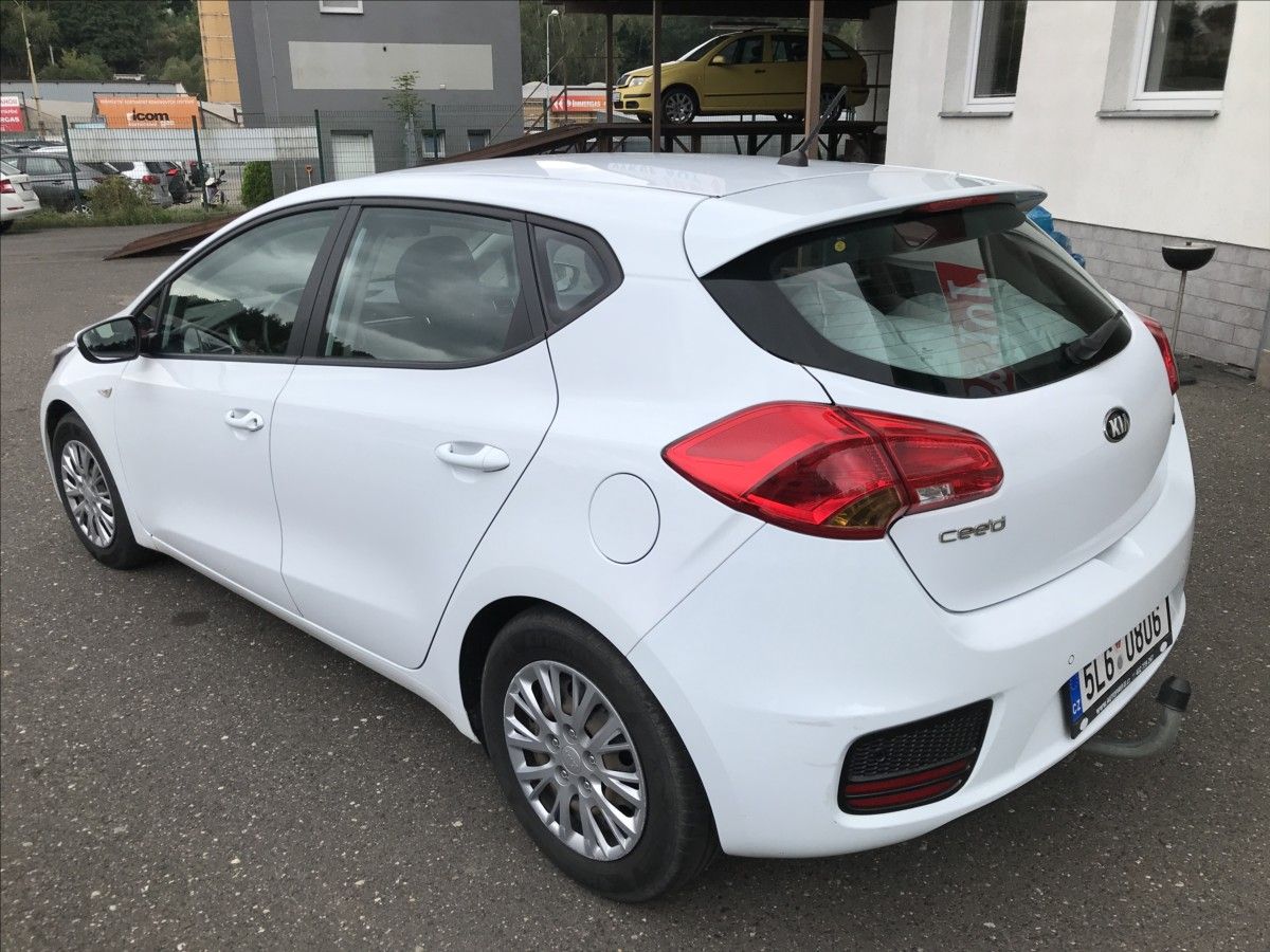 Kia Cee´d, 1,6 CRDi 100kW - fotka 6