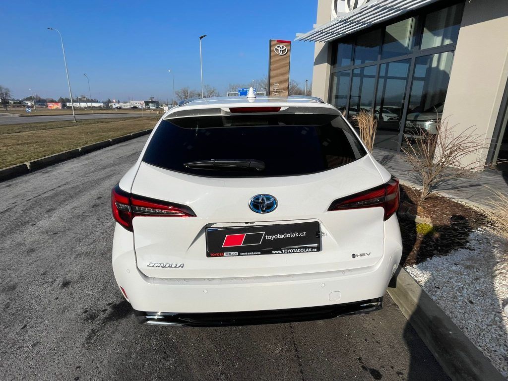 Toyota Corolla, 2.0 Hybrid automat Style - fotka 4