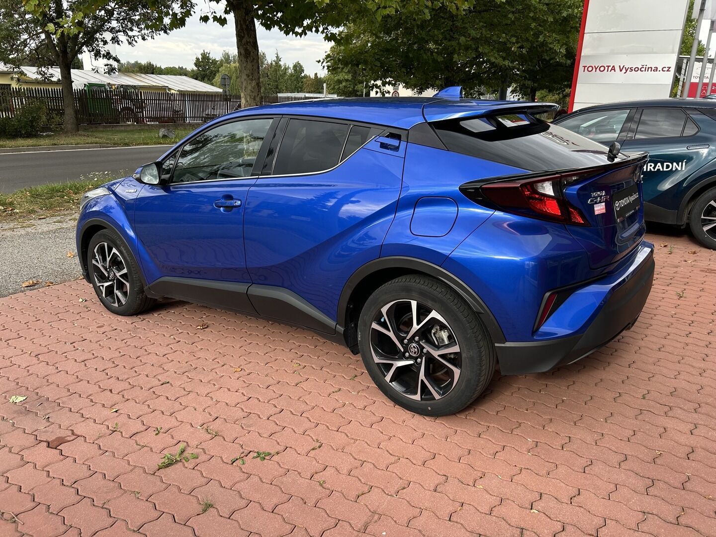 Toyota C-HR, 1.8L Hybrid 140 koní 4x2 Style - fotka 4