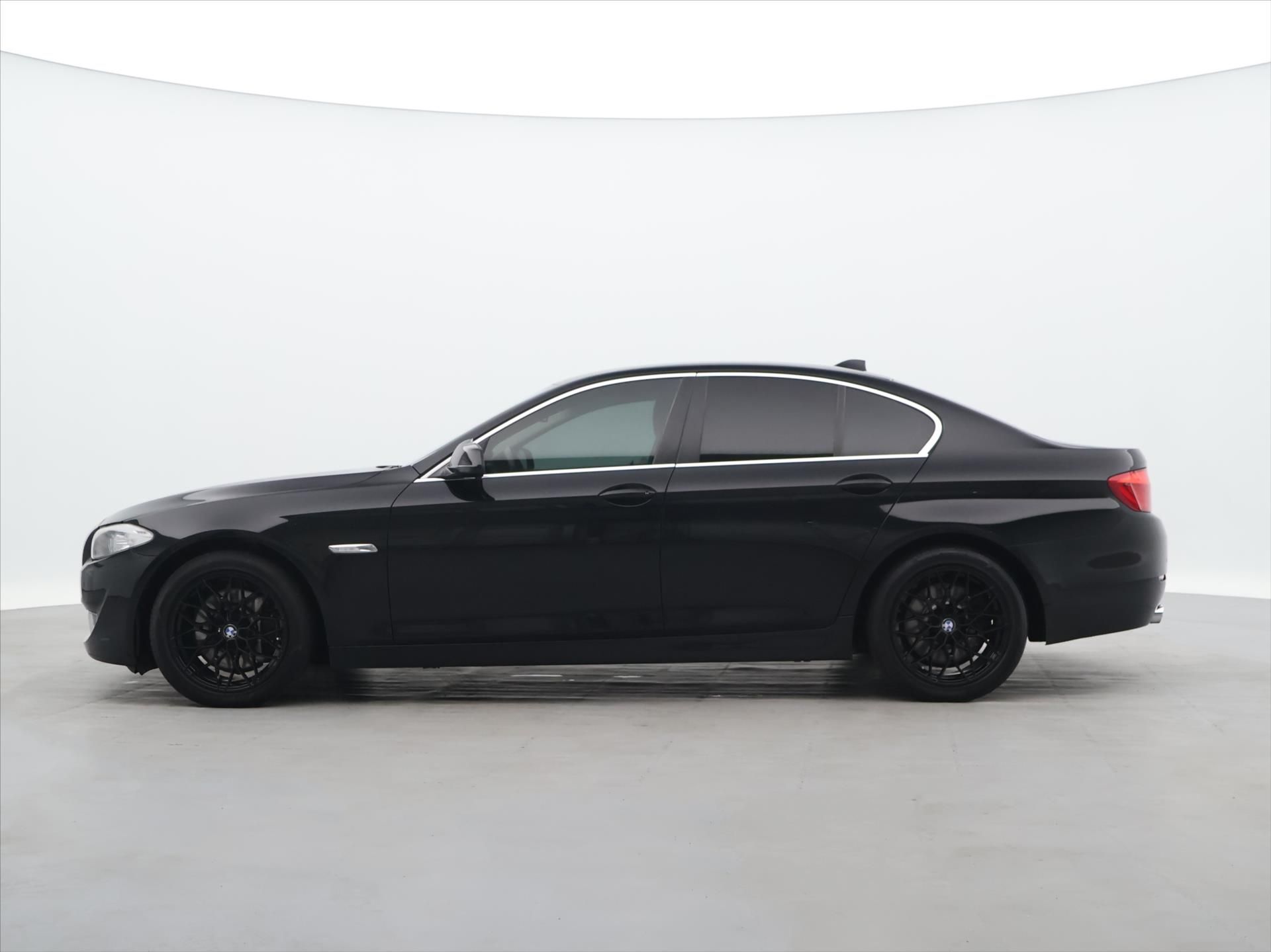 BMW Řada 5, 3,0 530d 190kW xDrive Aut. CZ - fotka 4