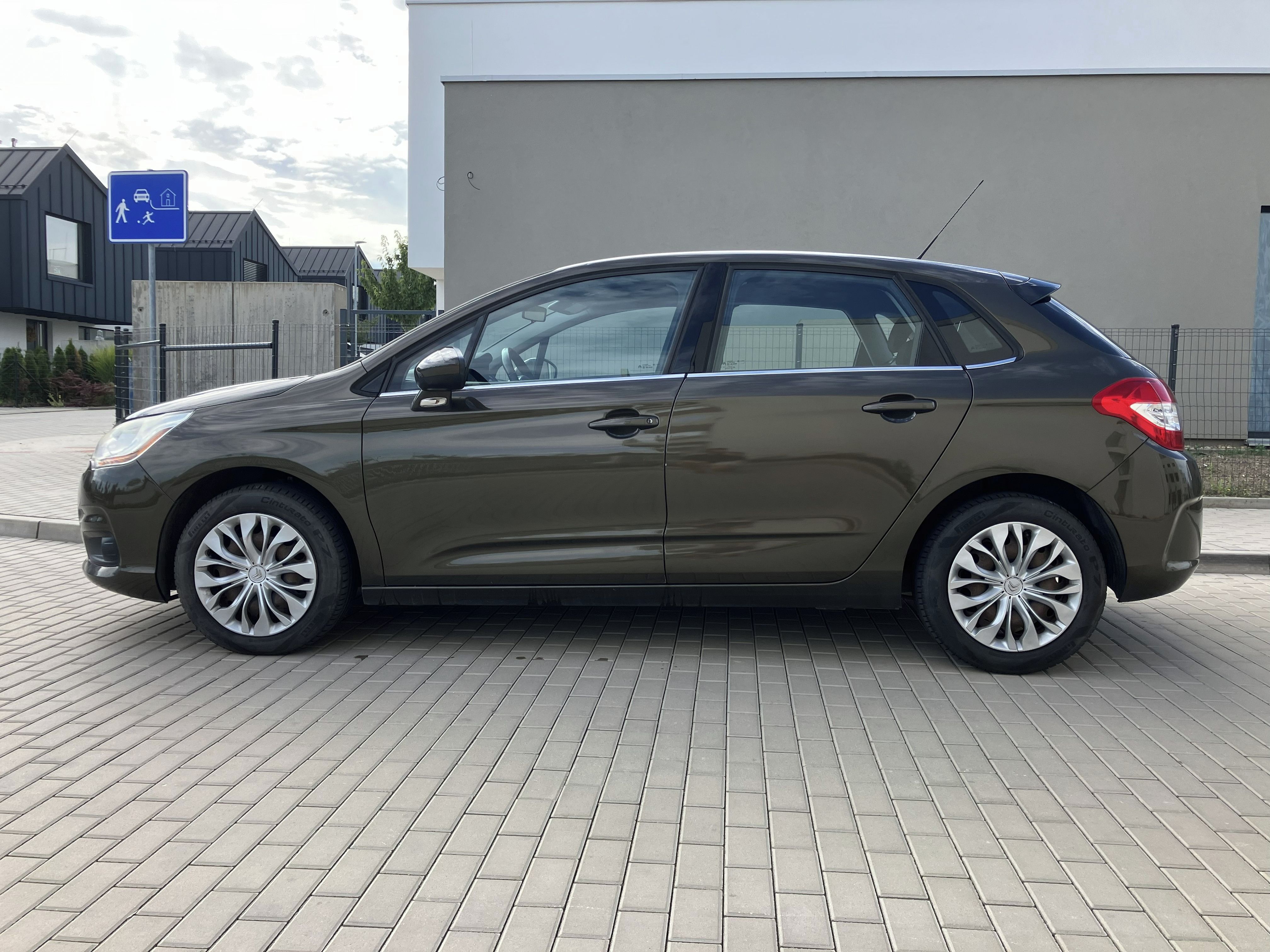 Citroën C4, 1.6i, ČR, po servisu,STK, pneu