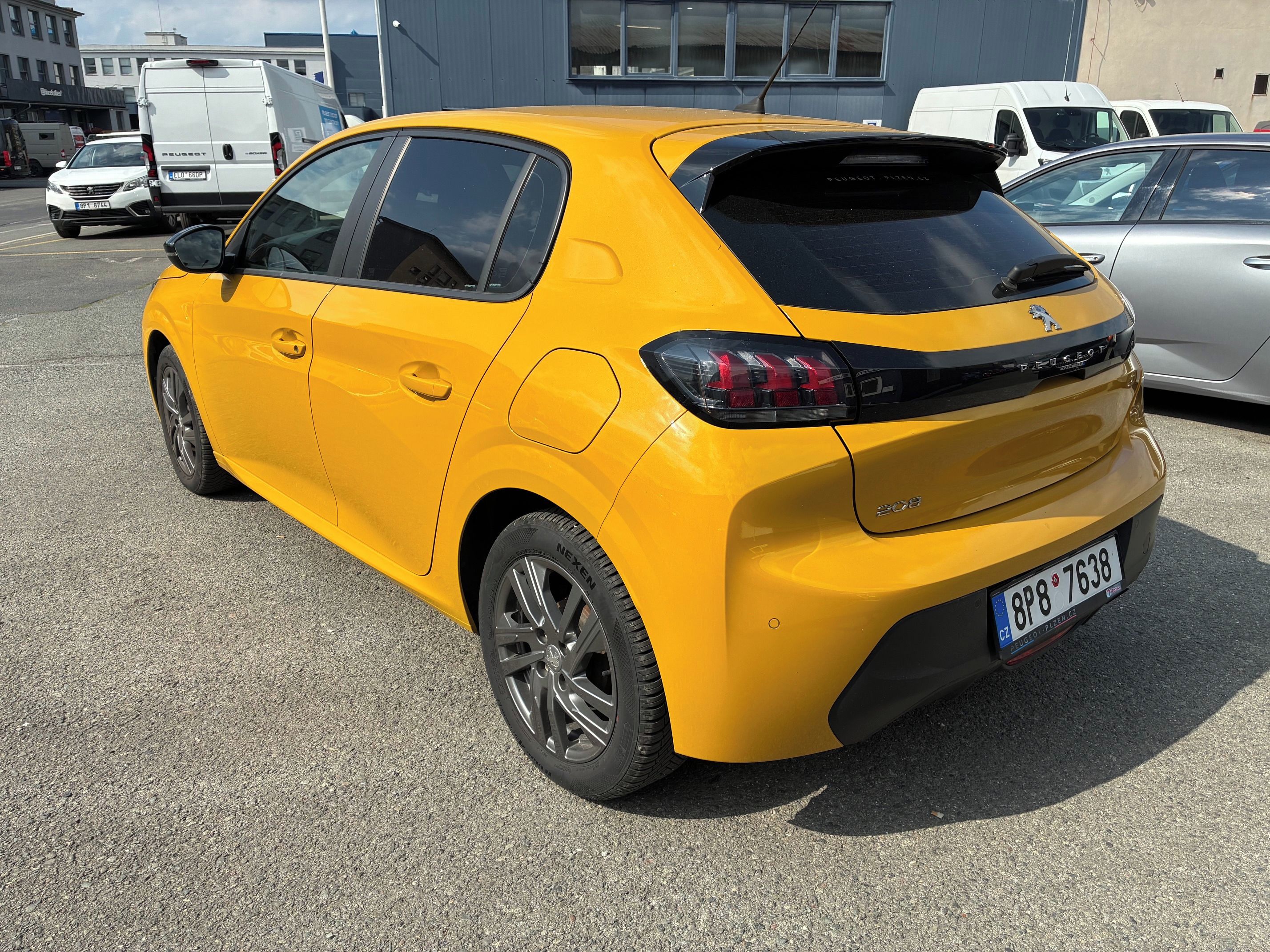 Peugeot 208, 1,2 PureTech Active Pack 75k - fotka 4