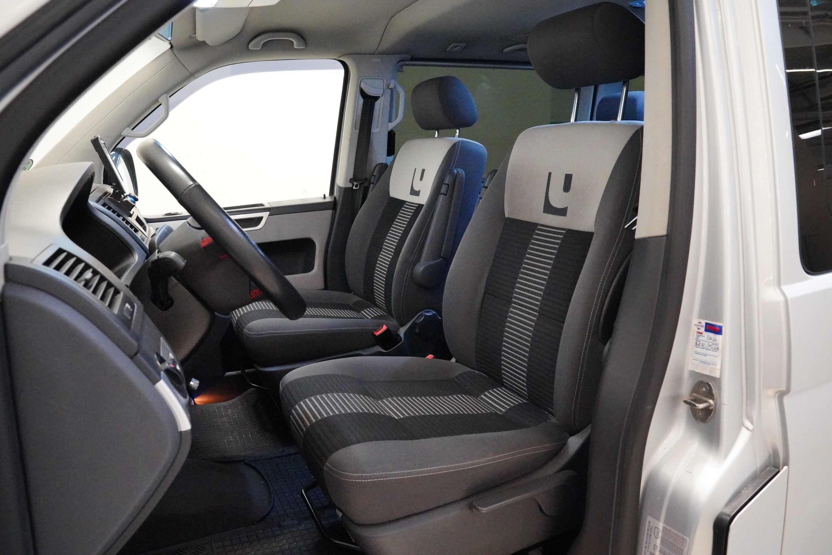 Volkswagen Multivan, 2.5 TDI 128 kW United - fotka 6