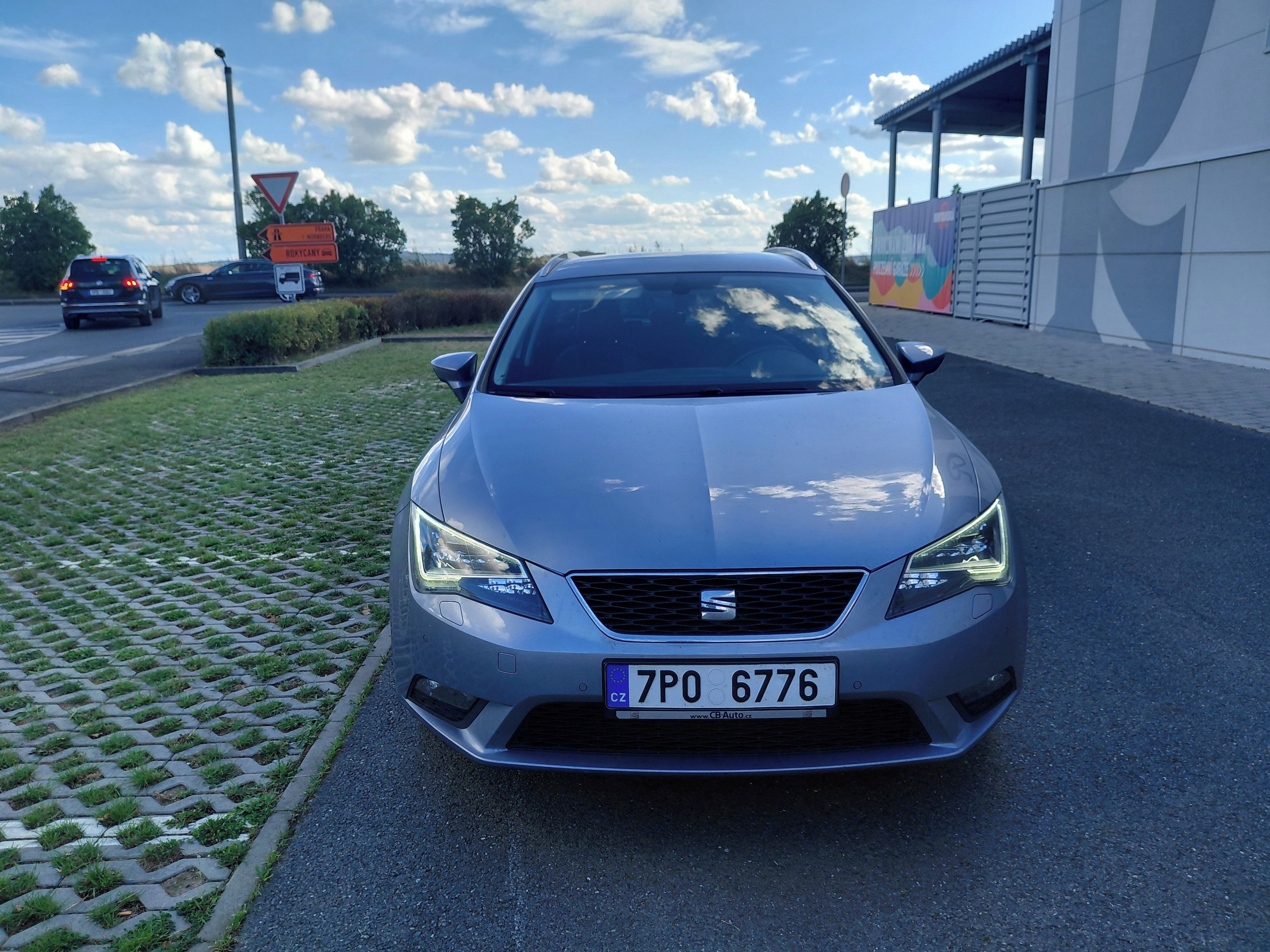 Seat Leon, 1.2TSI 81KW 1.MAJ,VELMI PĚKNÉ - fotka 2