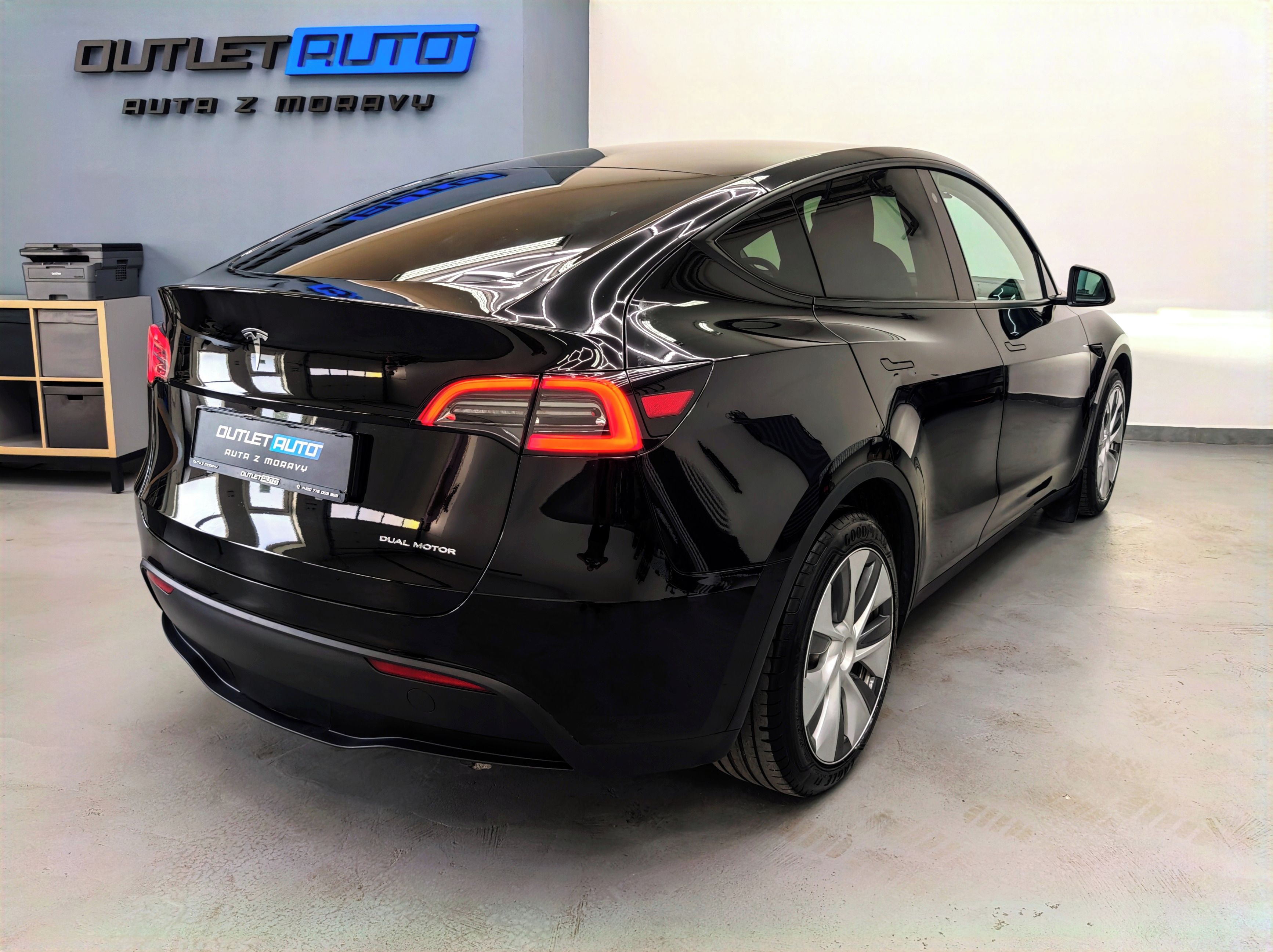 Tesla Model Y, LONG RANGE,4X4,2023,TAŽNE,DPH - fotka 4