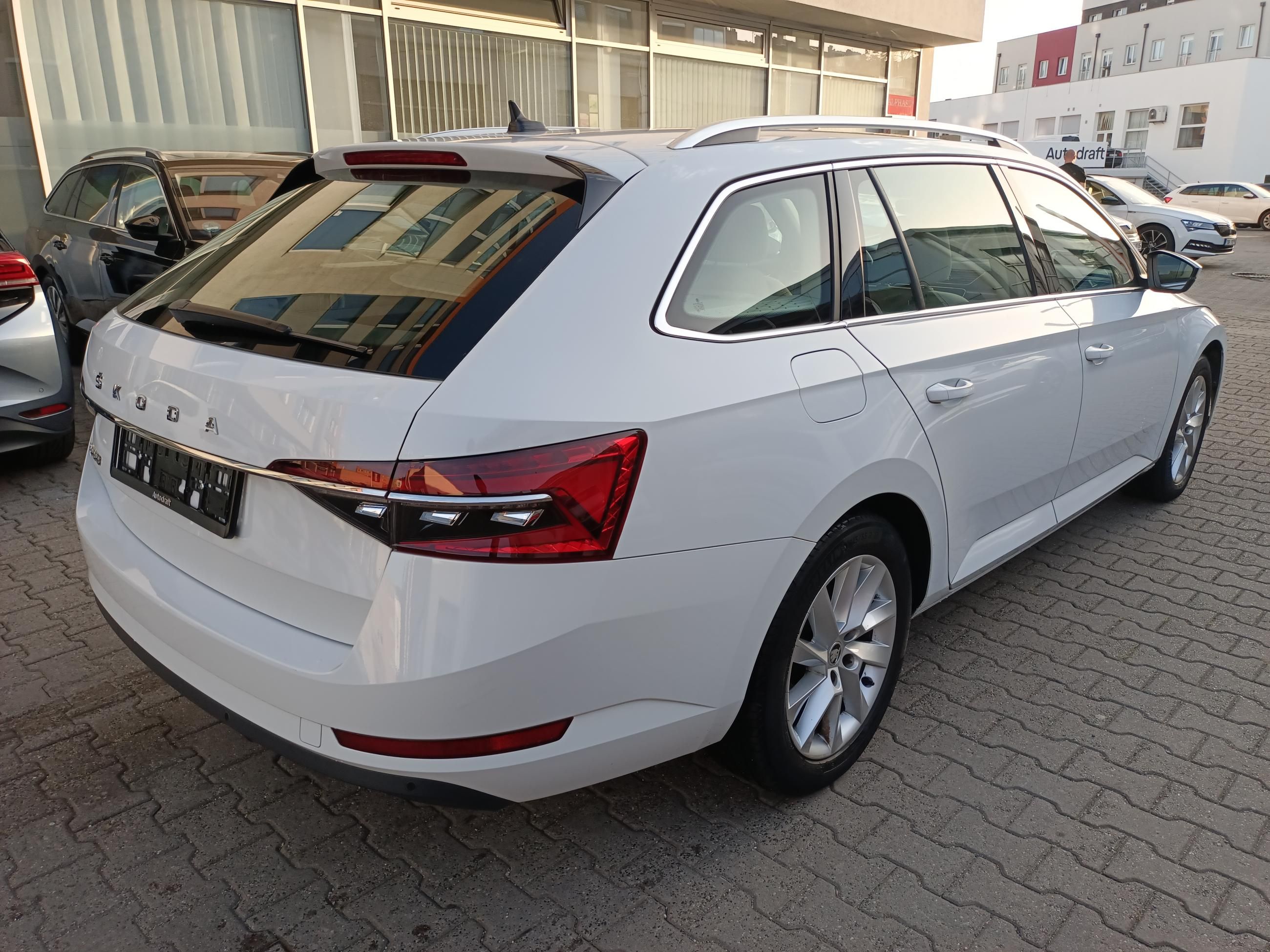 Škoda Superb, 2.0 TDI 110kW DSG Style - fotka 6