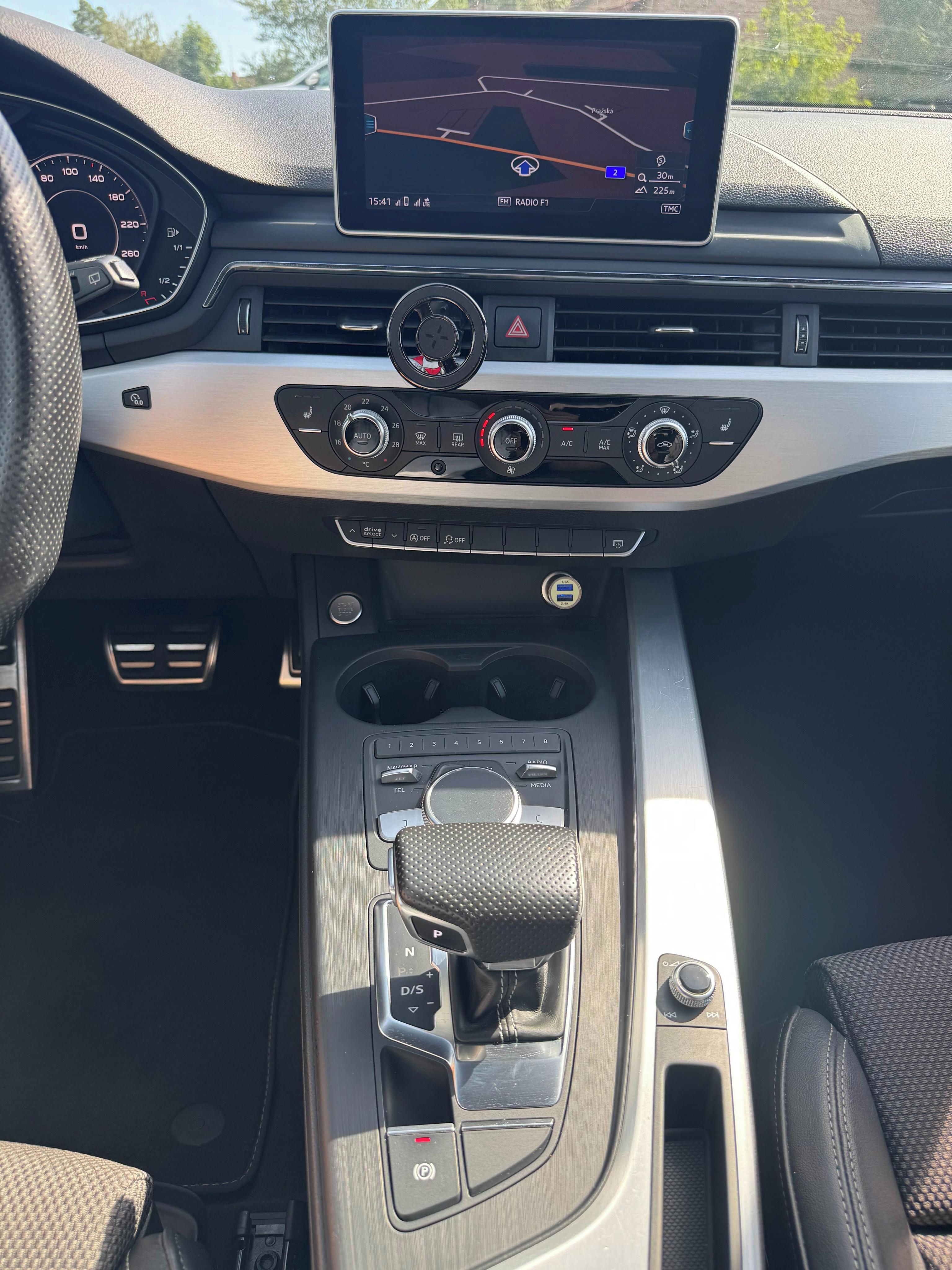 Audi A4 Avant, S-line - fotka 5