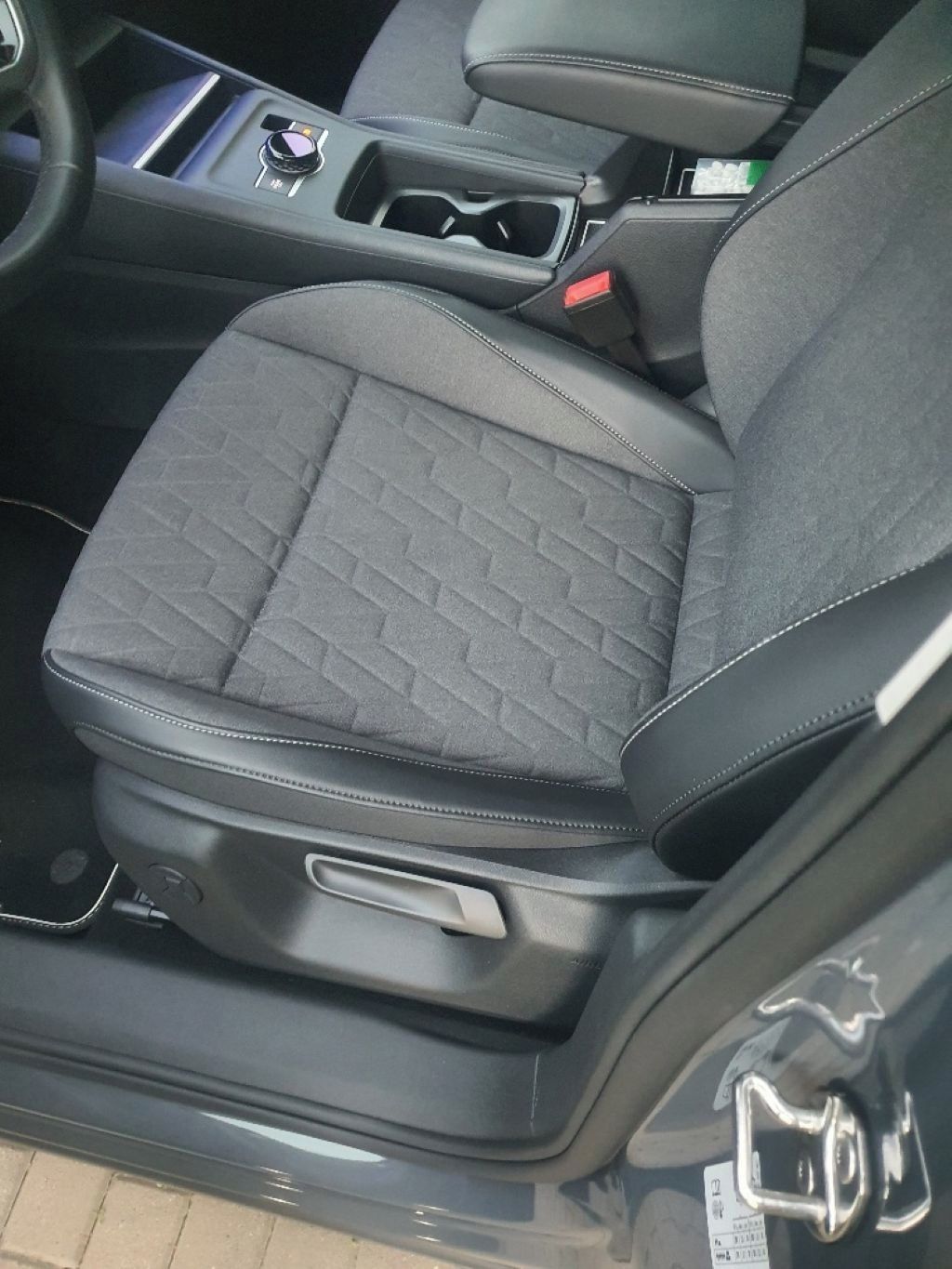 Volkswagen Tiguan, People 1,5 TSI 150kW eHybrid - fotka 3