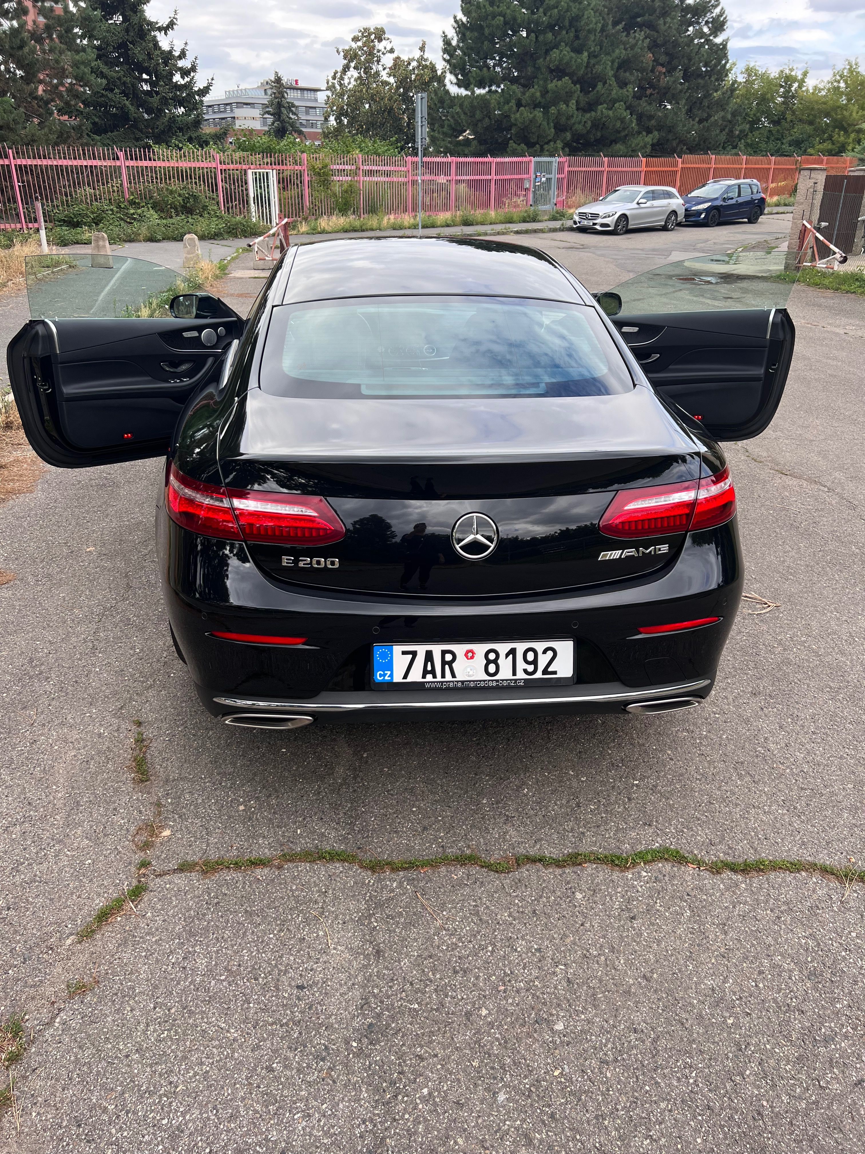 Mercedes-Benz Třídy E, E kupe 200 linie AMG - fotka 4