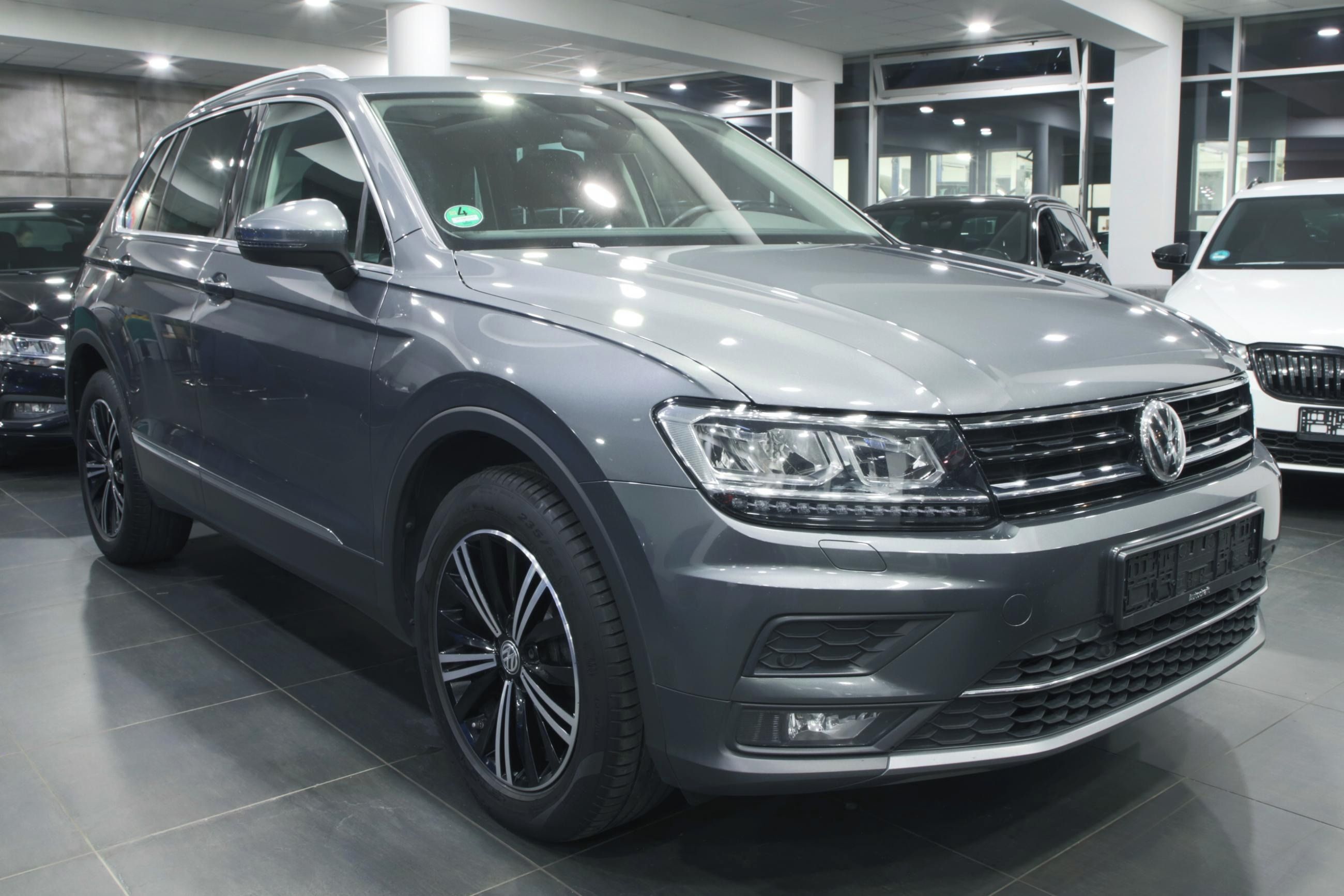 Volkswagen Tiguan, Prodám Volkswagen Tiguan Highl - fotka 2