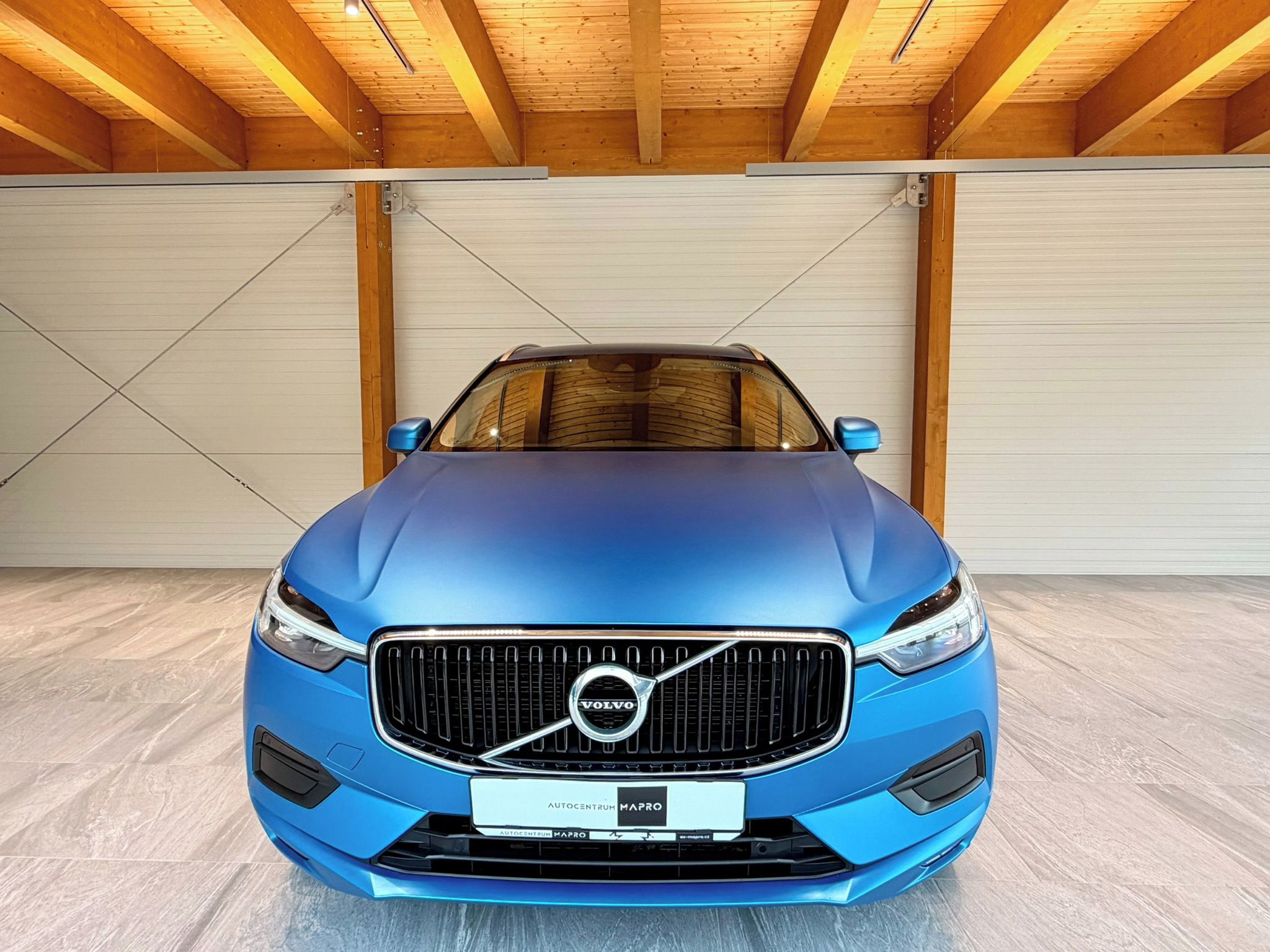 Volvo XC60, 2.0 B4 AWD Momentum Pro - fotka 3