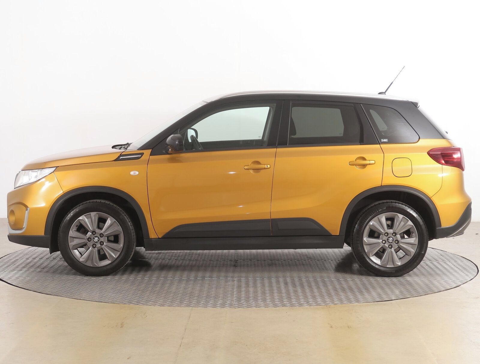 Suzuki Vitara, 1.4 BoosterJet, 4X4, Automat - fotka 3
