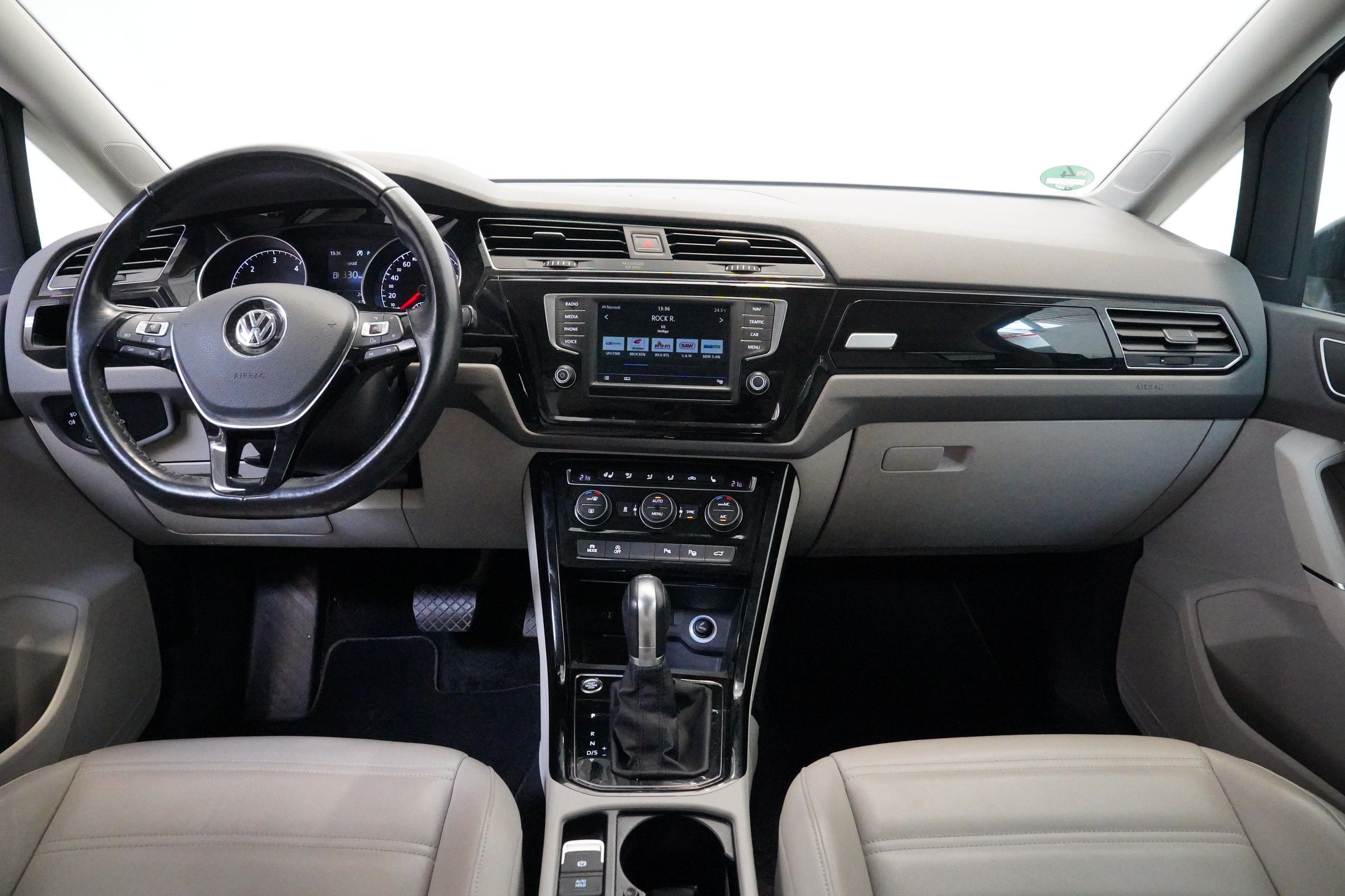 Volkswagen Touran, 2.0 TDI 140 kW Highline - fotka 6