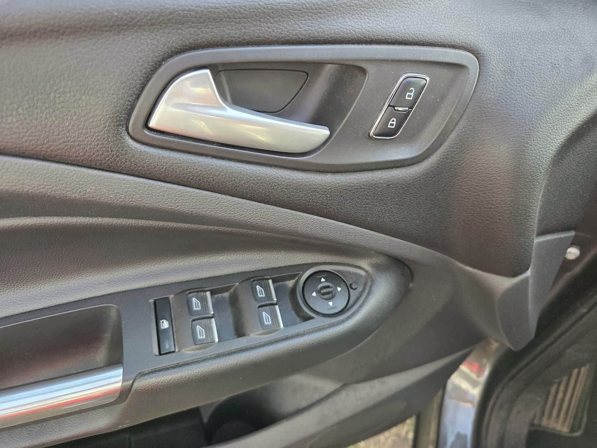 Ford Kuga, 4×4 Titanium - fotka 5