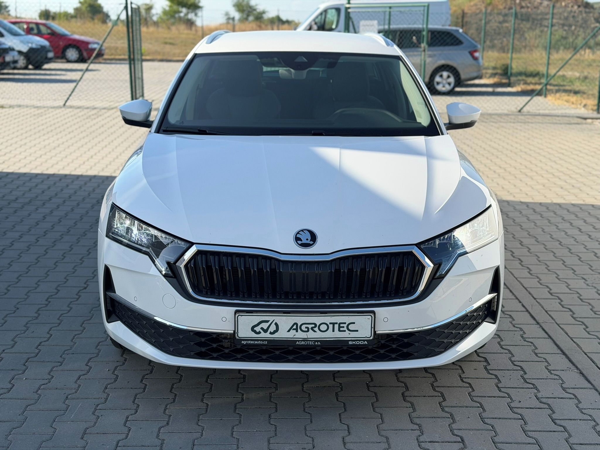 Škoda Octavia, 1.5 TSI 110kW Top Selec. Combi - fotka 2