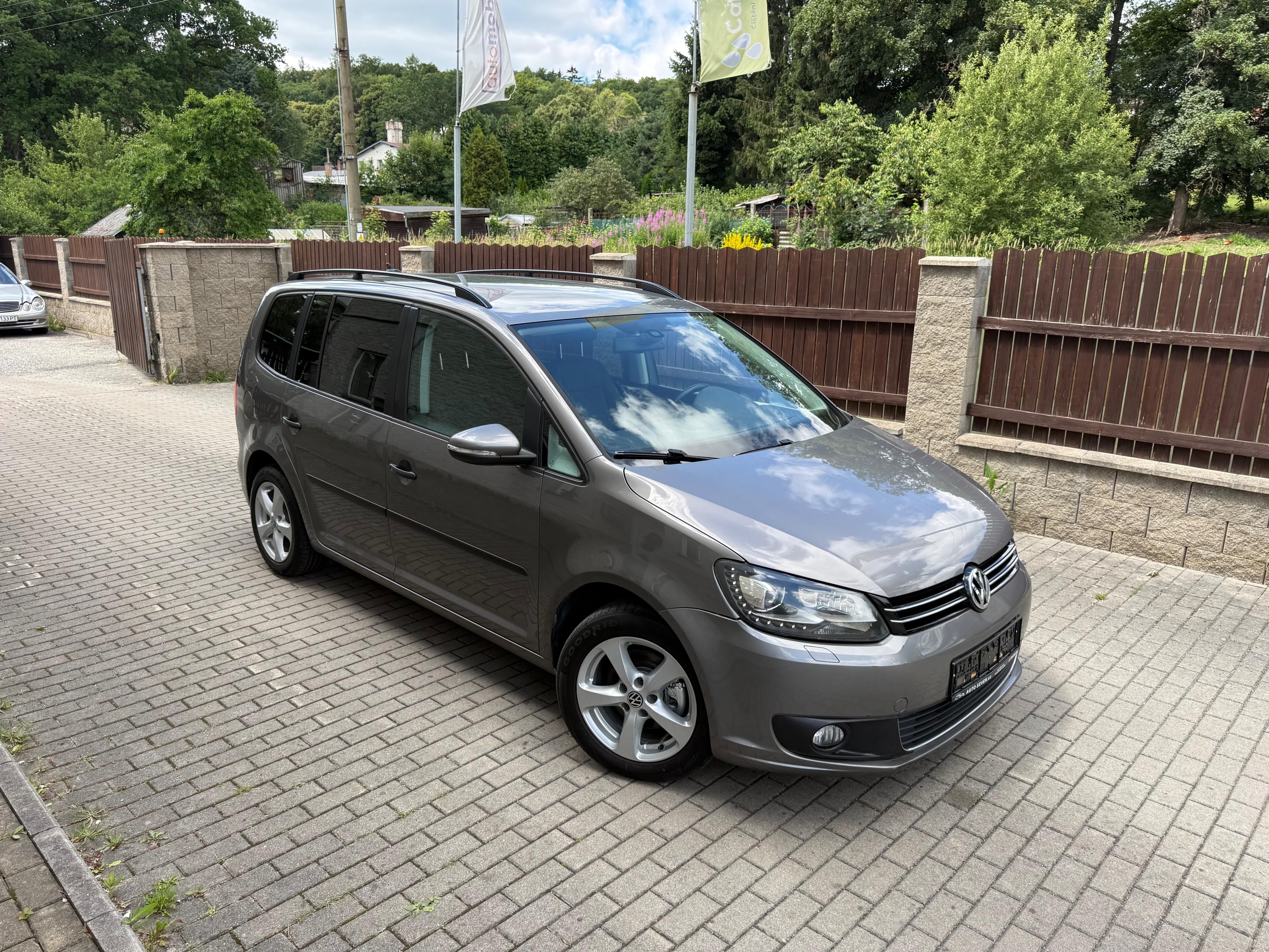 Volkswagen Touran, 1.6 TDi 77kW HIGHLINE/DSG/7MÍS - fotka 2