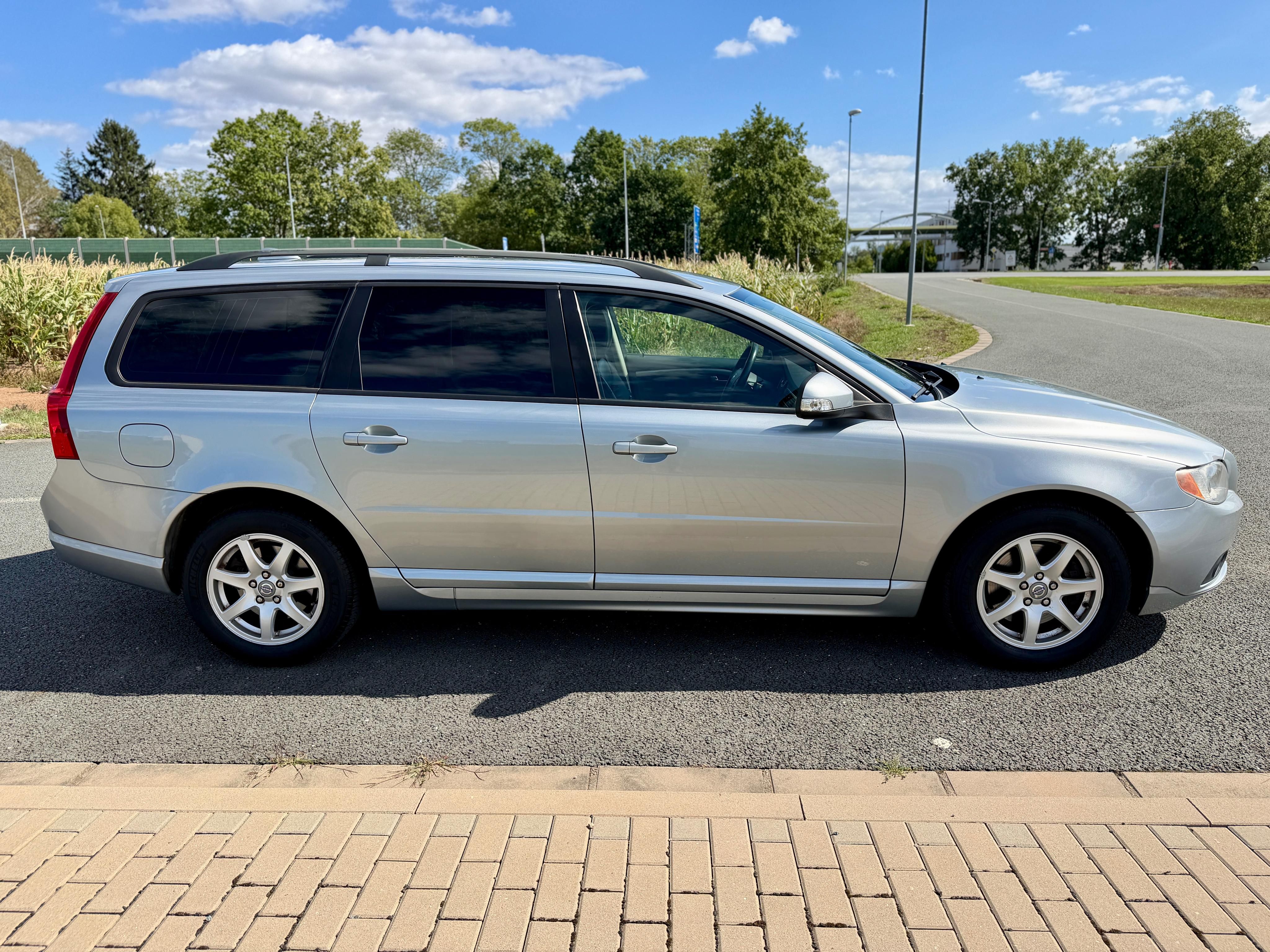Volvo V70, 2.4 D5 KŮŽE NAVIGACE SERVISKA - fotka 6