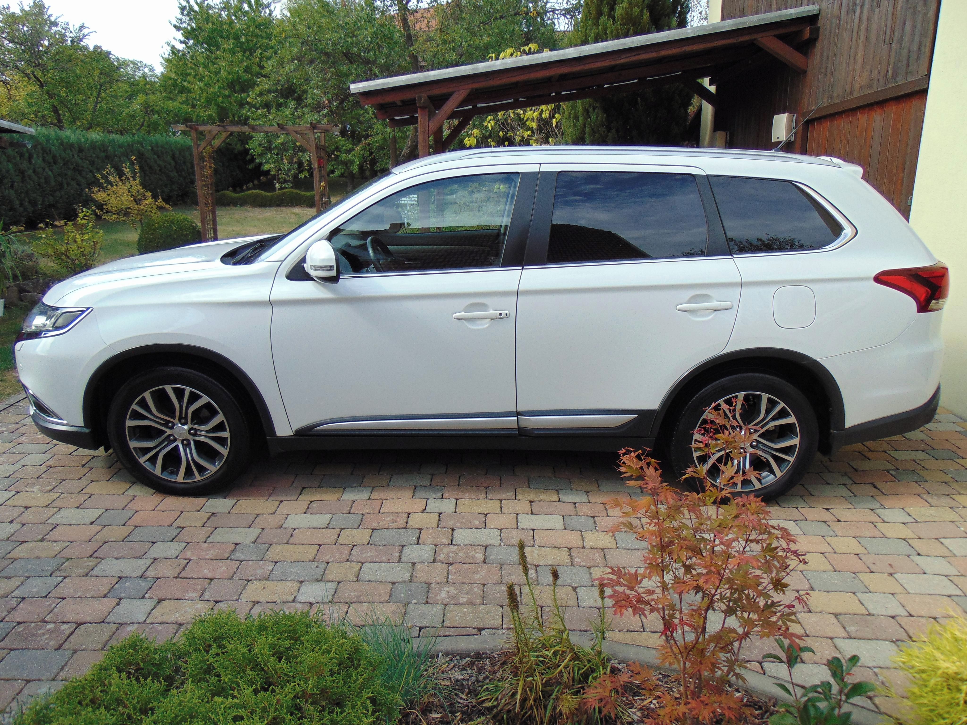 Mitsubishi Outlander, 2.2Di-D 4x4 ATM 7míst servis - fotka 2