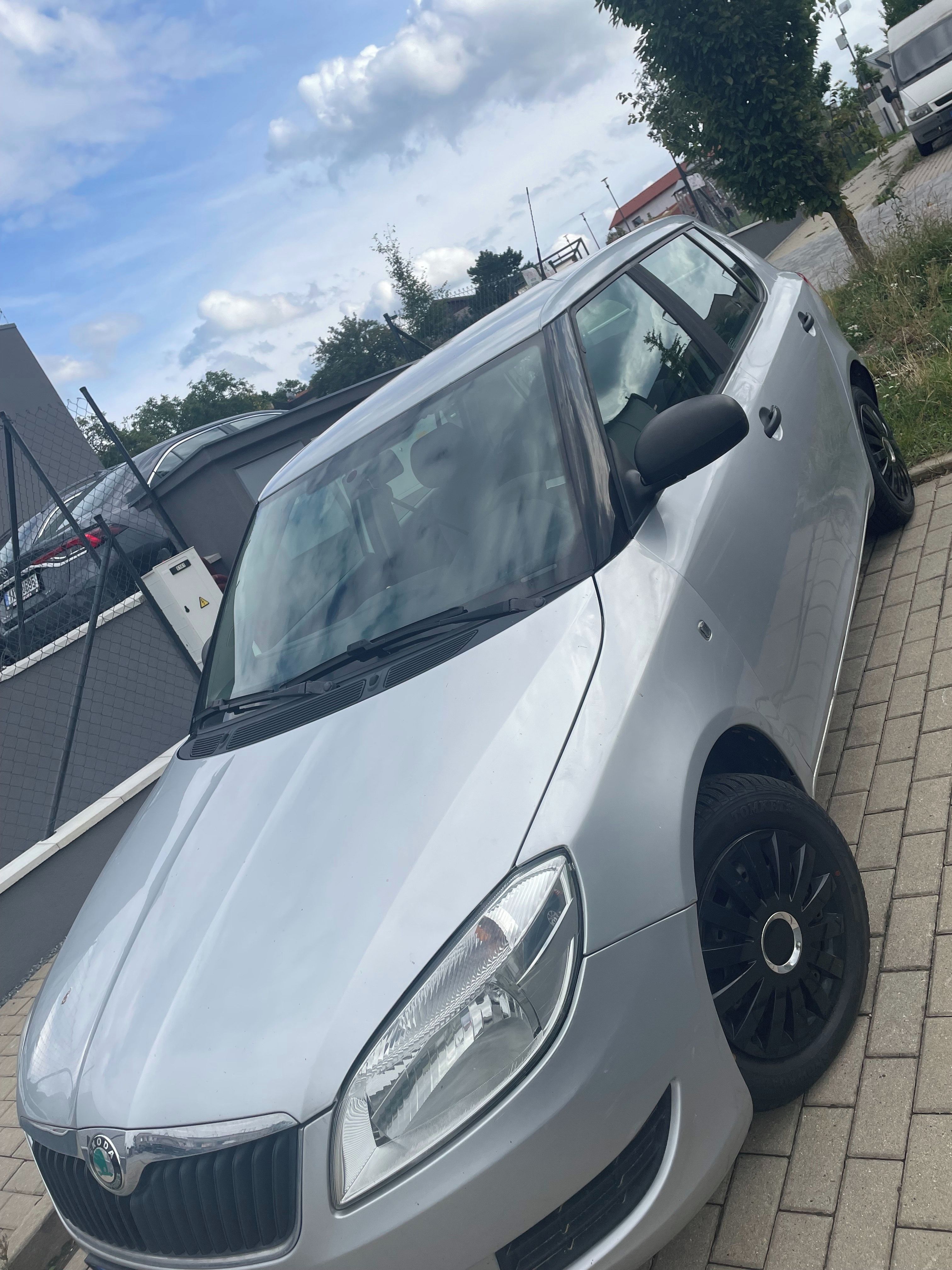 Škoda Fabia, II, 1.2 TSI 63kW, šedá metál - fotka 3