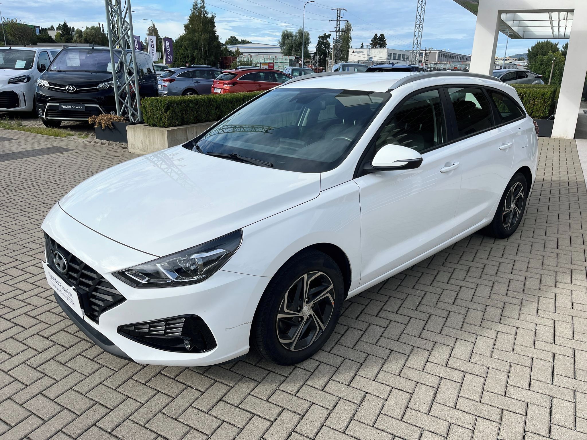 Hyundai i30, 1.5 CVVT 110k Family Comfort - fotka 2