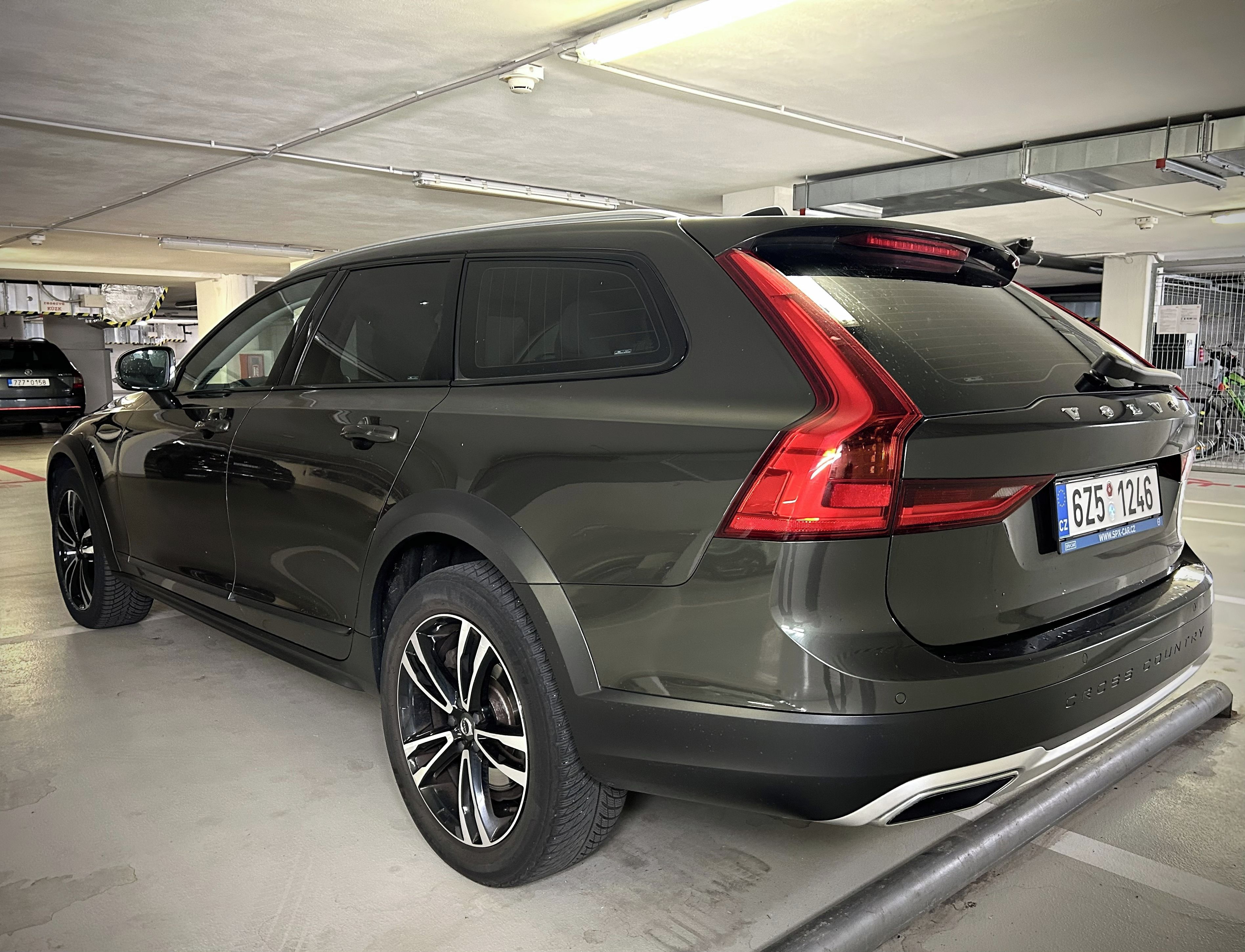 Volvo V90, Volvo V90 CrossCountry D5 AWD - fotka 3
