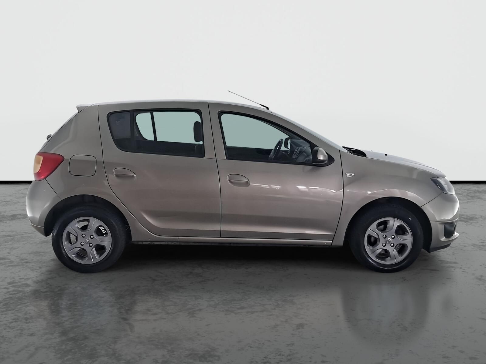 Dacia Sandero, 1.5 dCi, Celebration - fotka 6