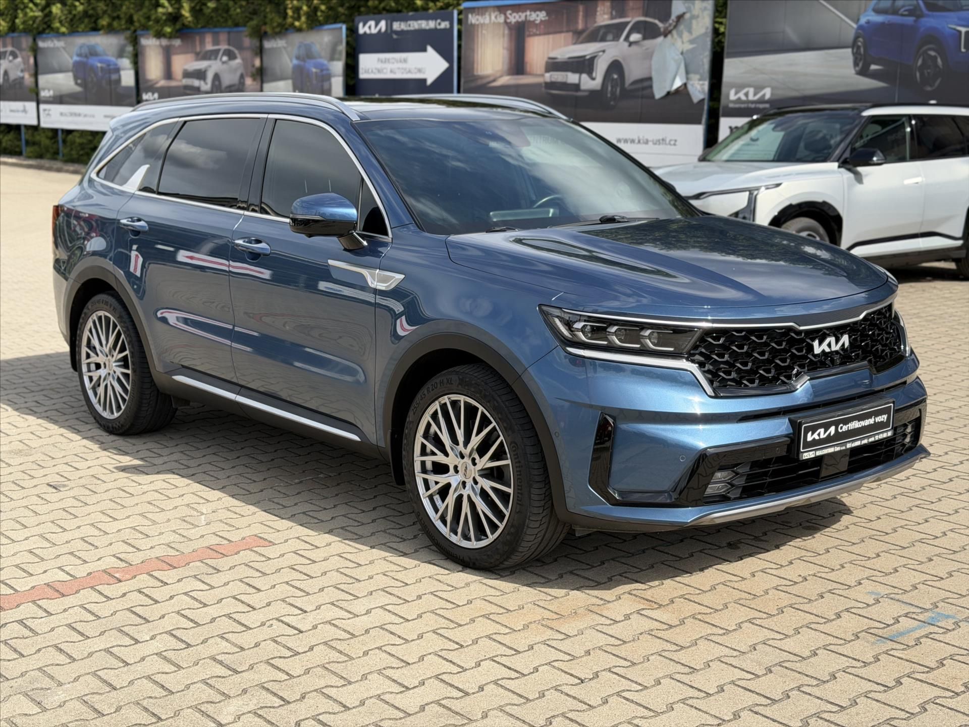 Kia Sorento, 2,2 CRDi 4x4 8AT 7Míst TOP+PNS - fotka 2