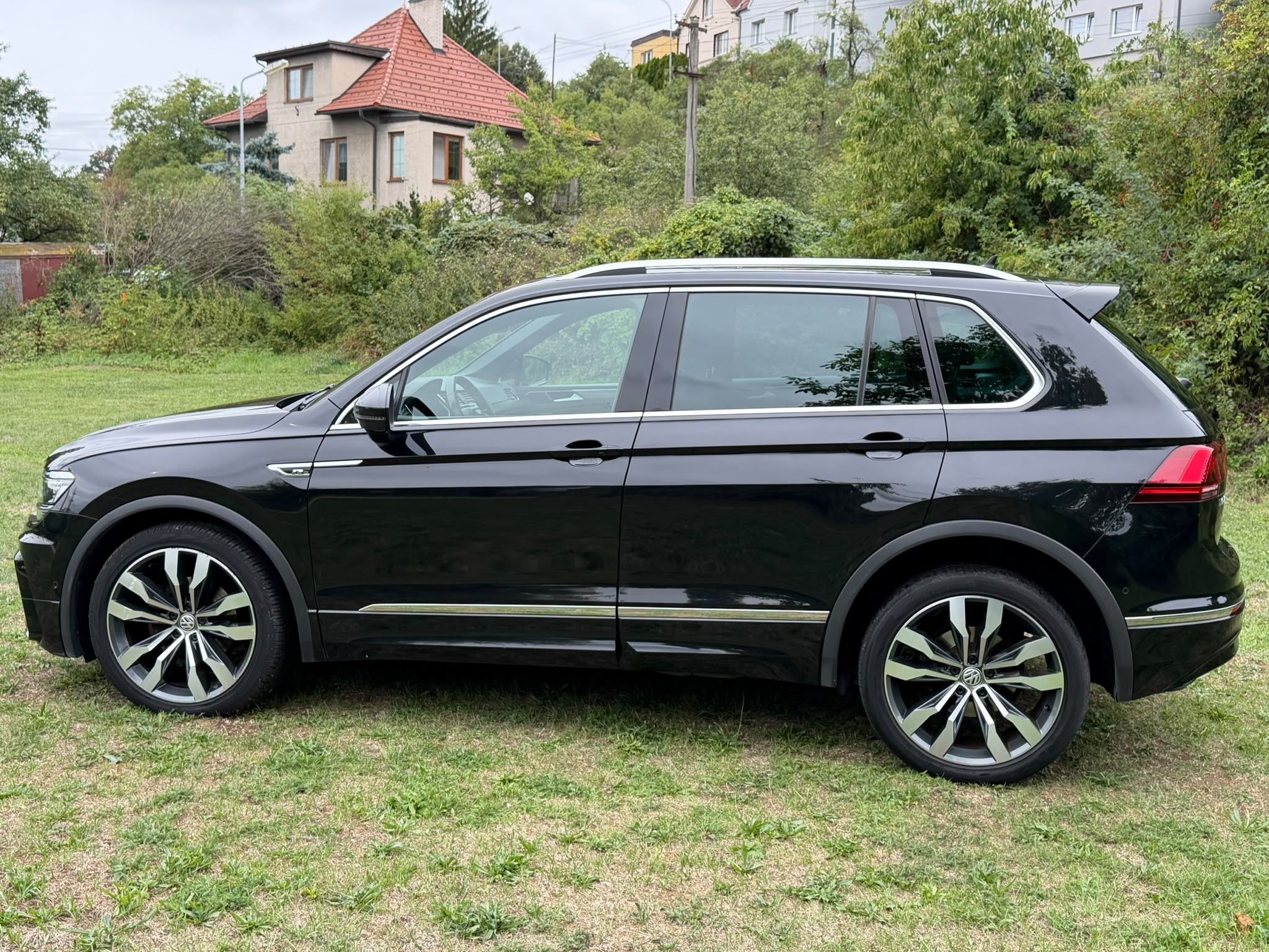 Volkswagen Tiguan, R-LINE 2,0 TDI 4x4 -TOP VÝBAVA - fotka 4