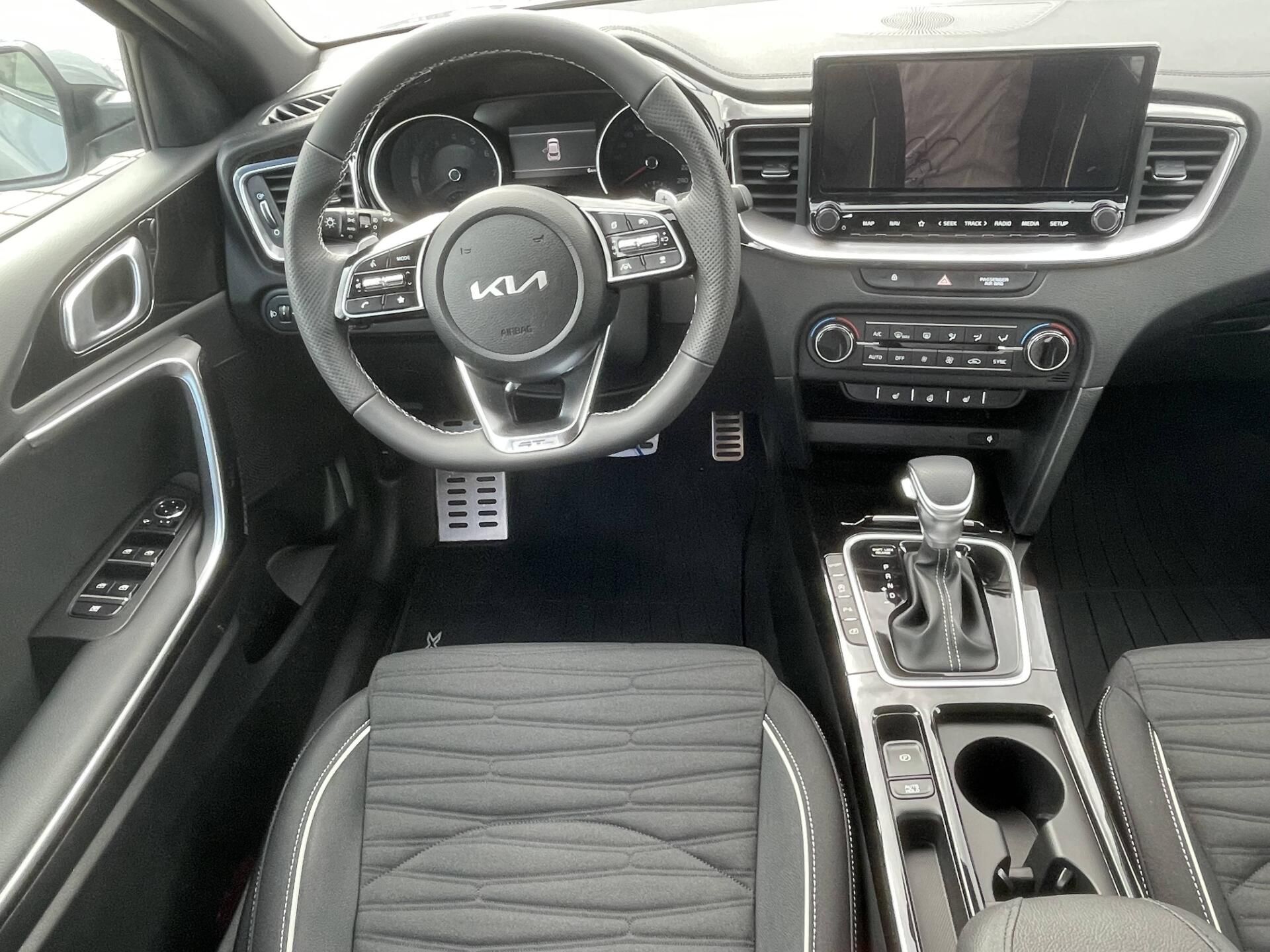 Kia XCee´d, GT-LINE 7DCT 1,6 T-GDi - fotka 6