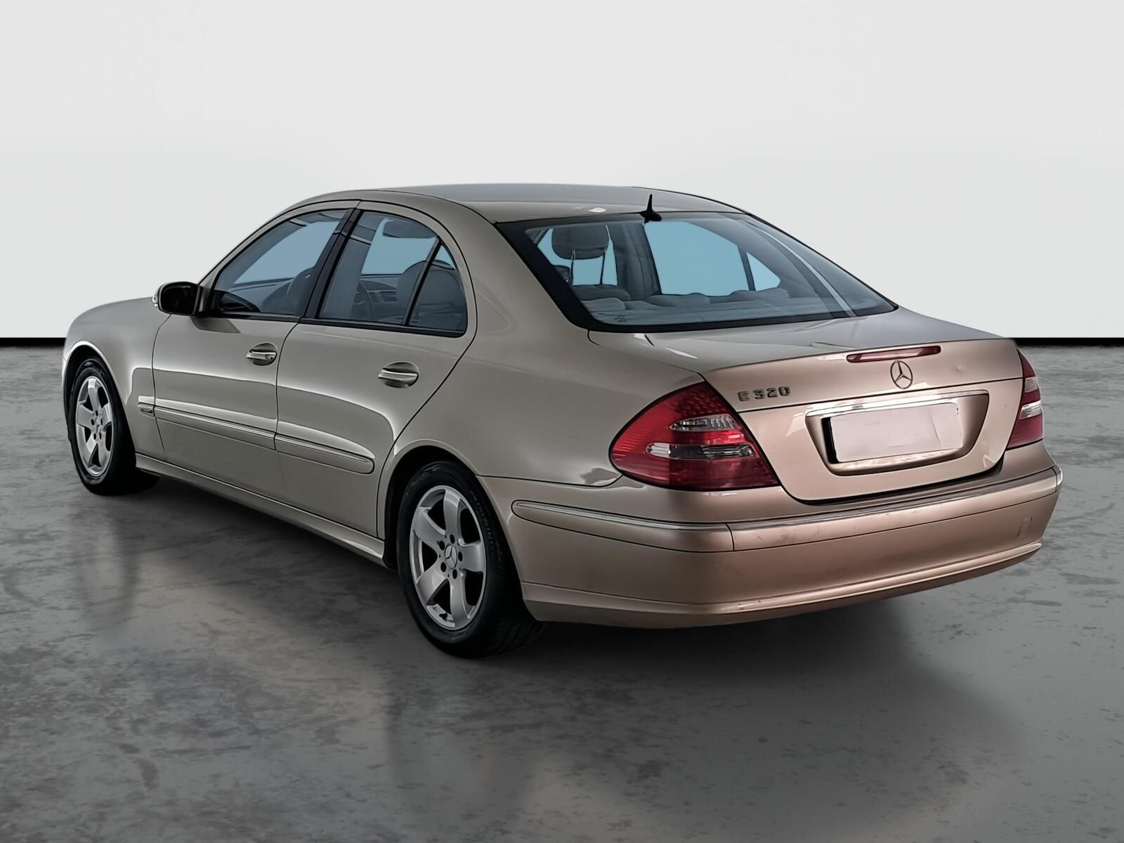 Mercedes-Benz Třídy E, 320, Automat, po STK, Tažné - fotka 4