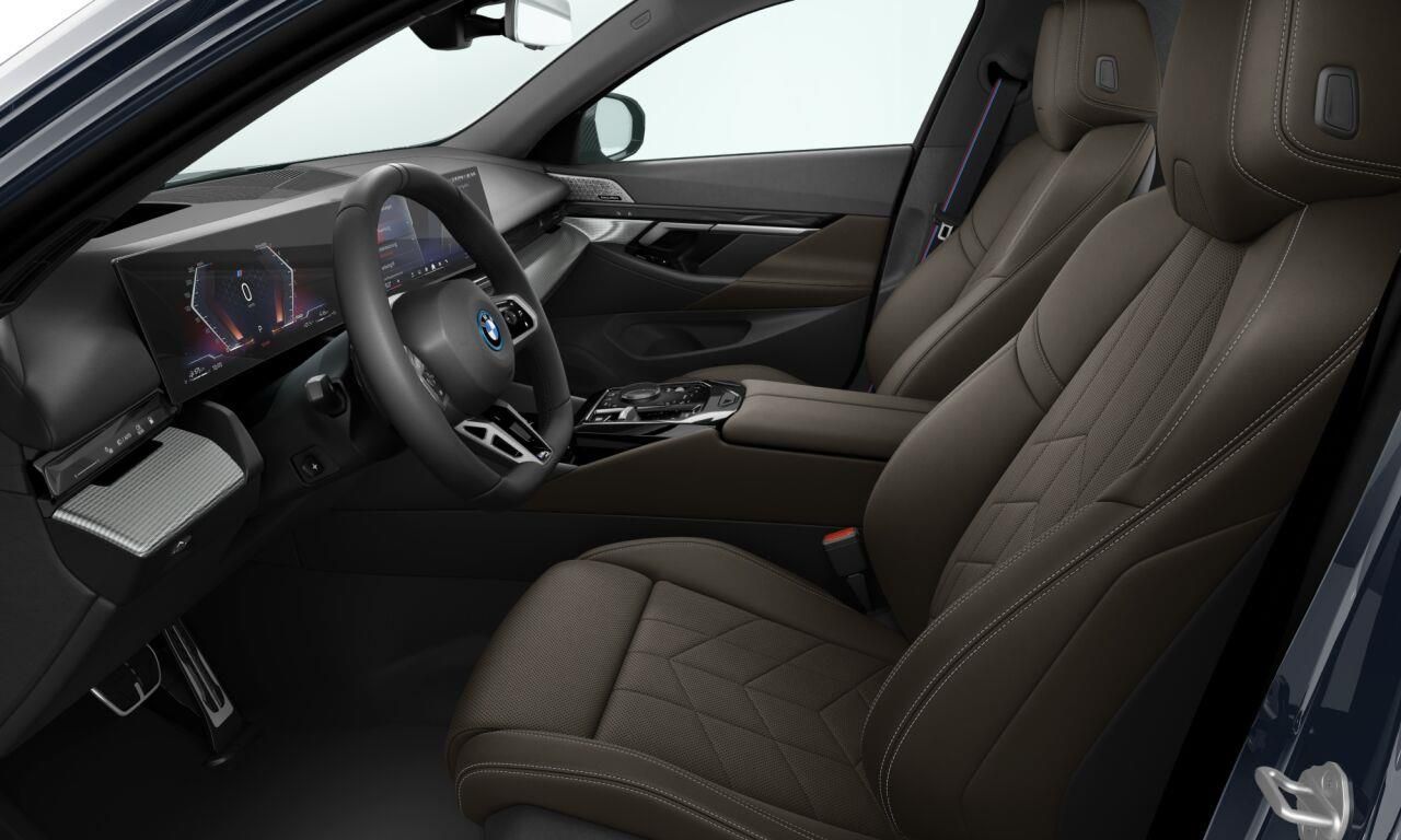 BMW Řada 5, 550e xDrive Touring Mpaket - fotka 3