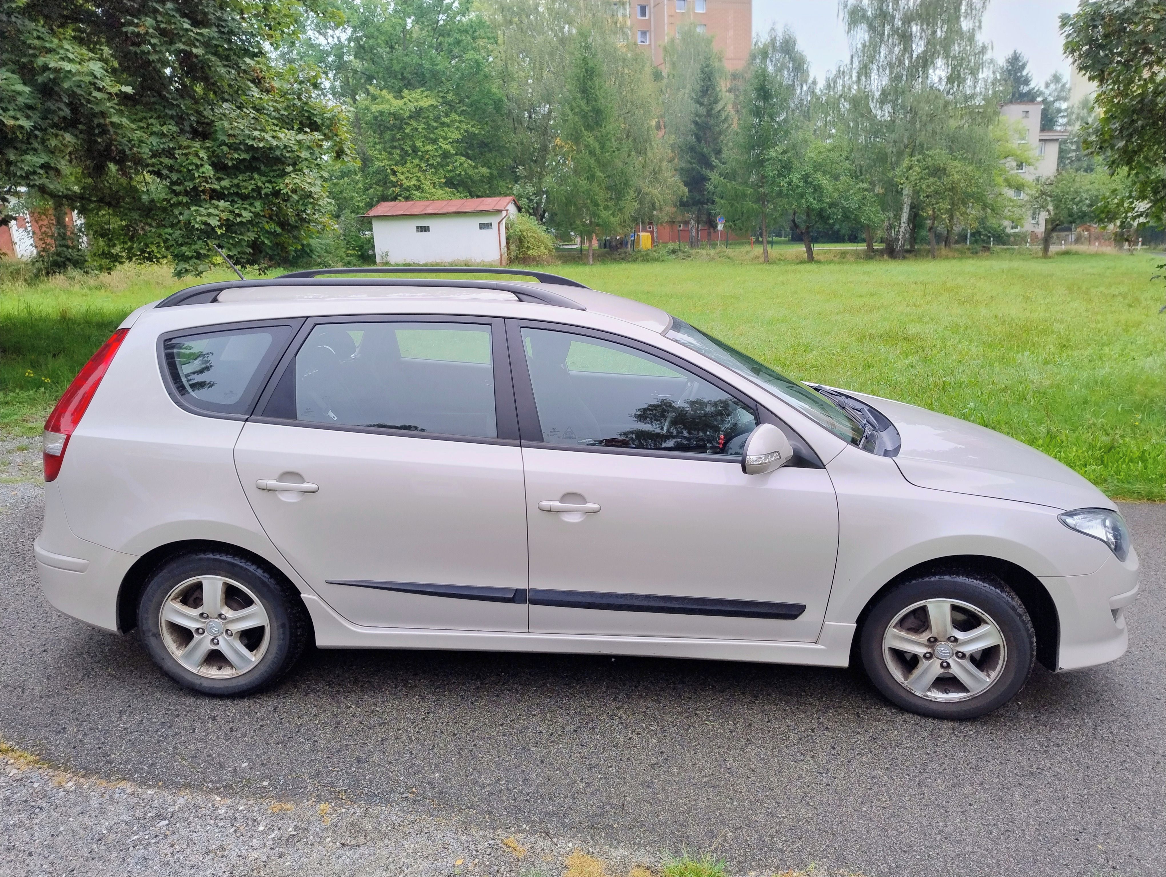 Hyundai i30, Krásný stav / Nájezd 67300 km - fotka 2