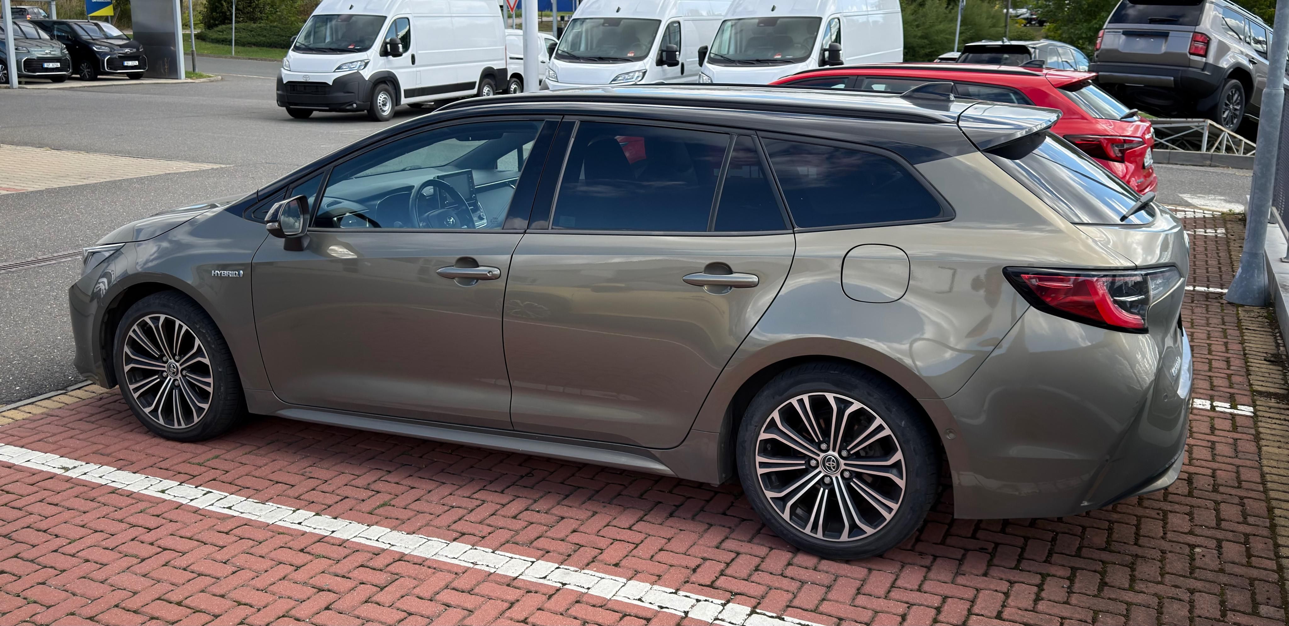Toyota Corolla, 1.8 Hybrid Kompletní historie - fotka 3
