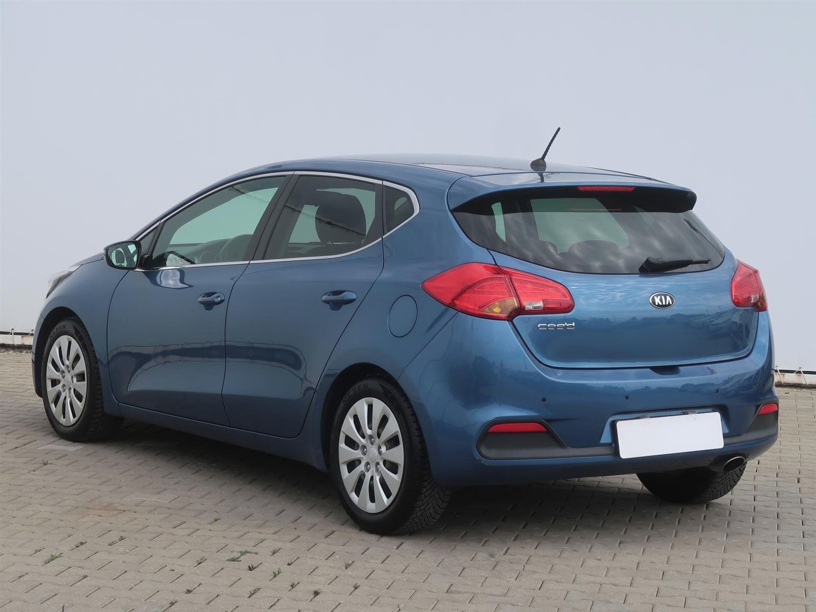 Kia Cee´d, 1.4 CVVT, Gold, Serv.kniha - fotka 4
