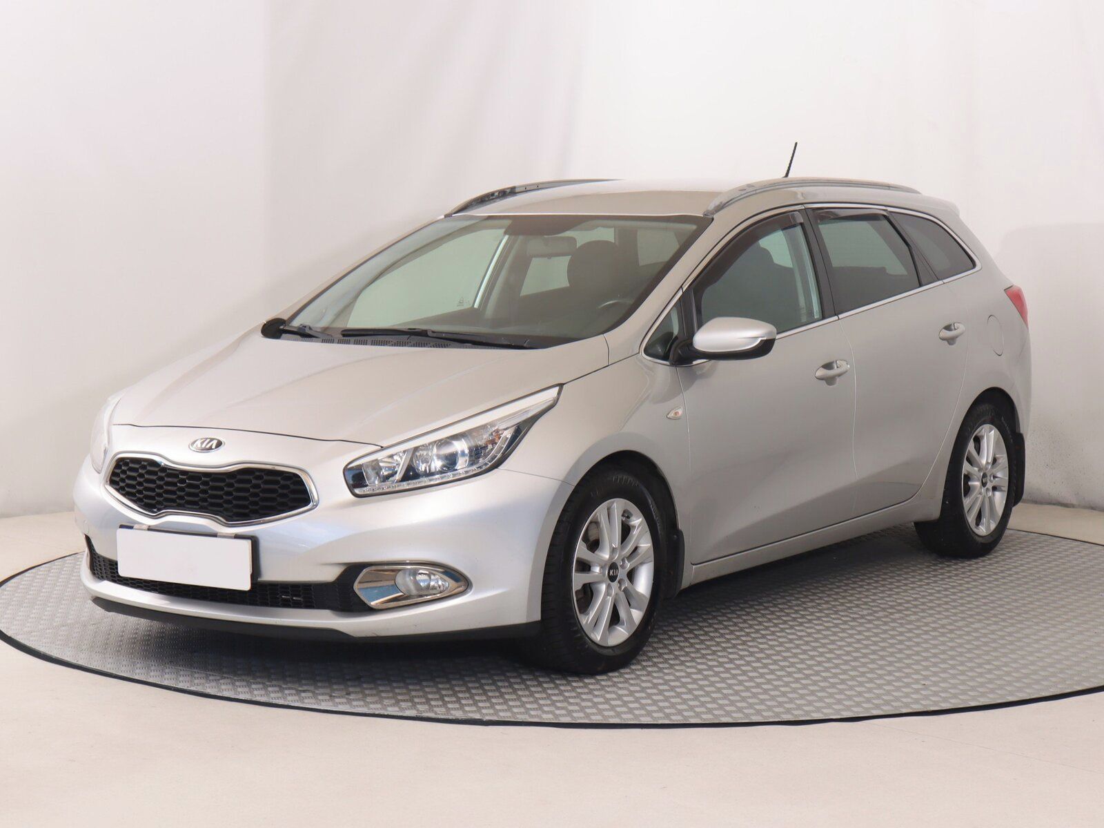 Kia Cee´d, 1.6 GDI, Silver - fotka 2