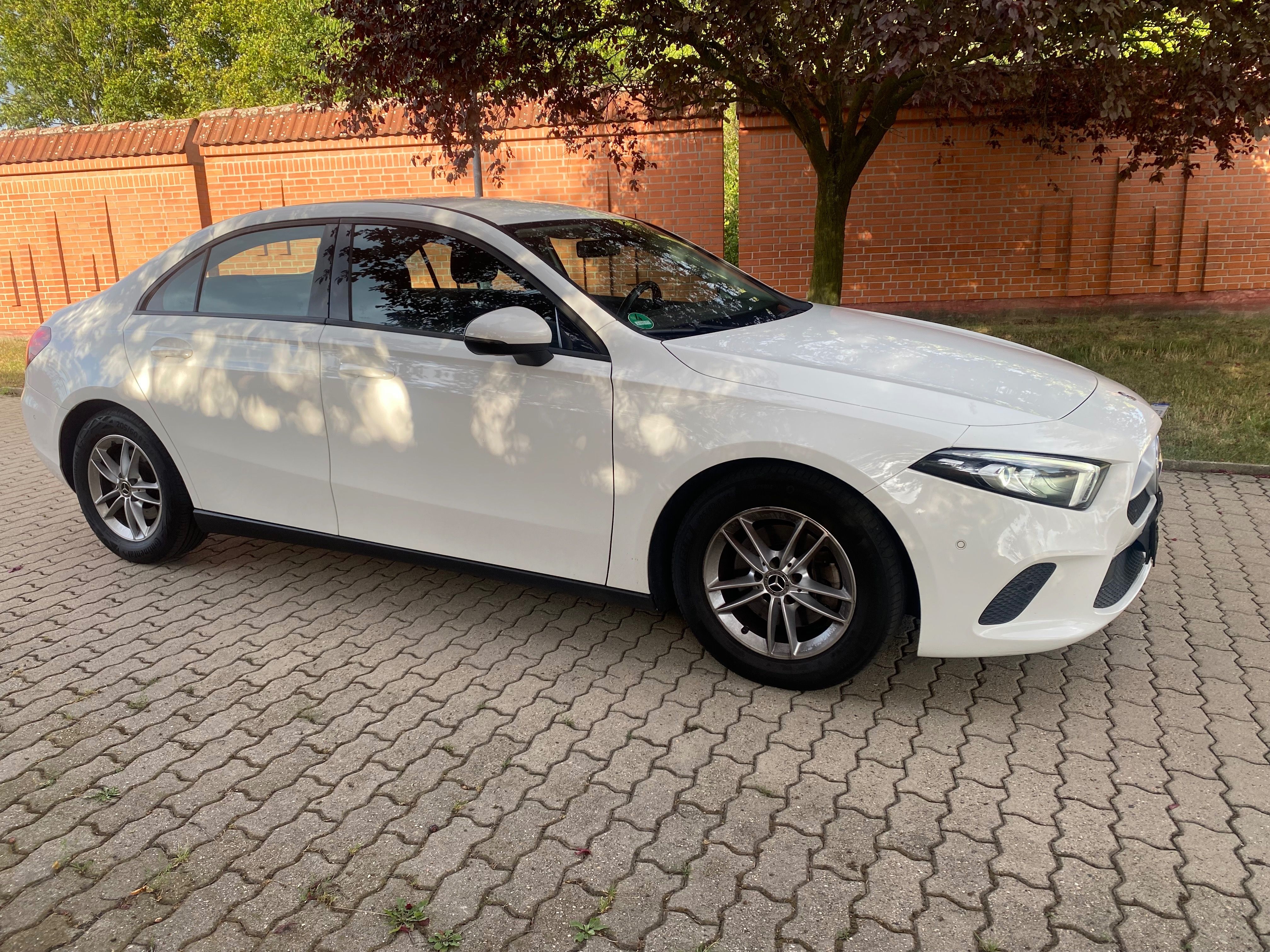 Mercedes-Benz Třídy A, 1.3i 120kw sedan - fotka 2