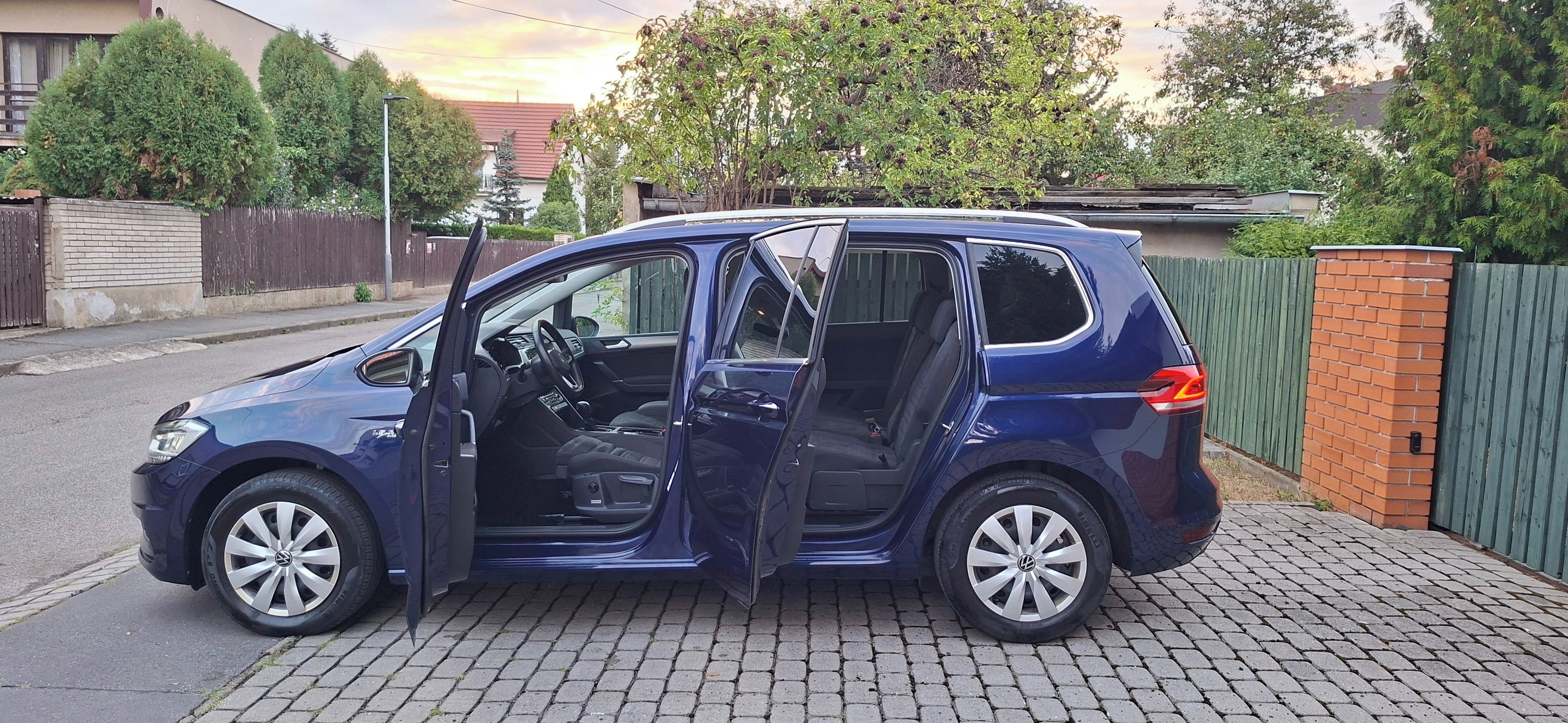 Volkswagen Touran, 2.0tdi Evo 7dsg Comfort.ČR-1.m - fotka 5