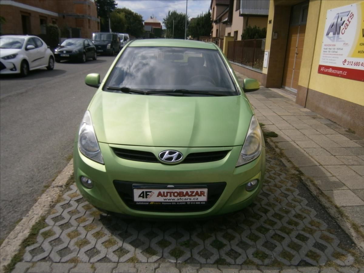 Hyundai i20, 1,3 i KLIMA - fotka 2