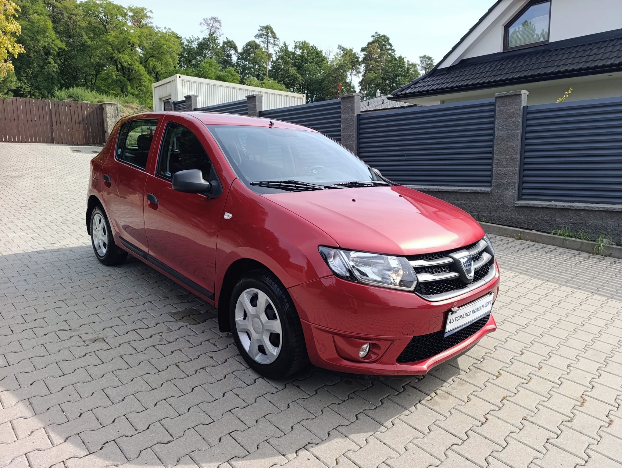 Dacia Sandero, 1.maj,ČR,serv.k,záruka,tažné! - fotka 2