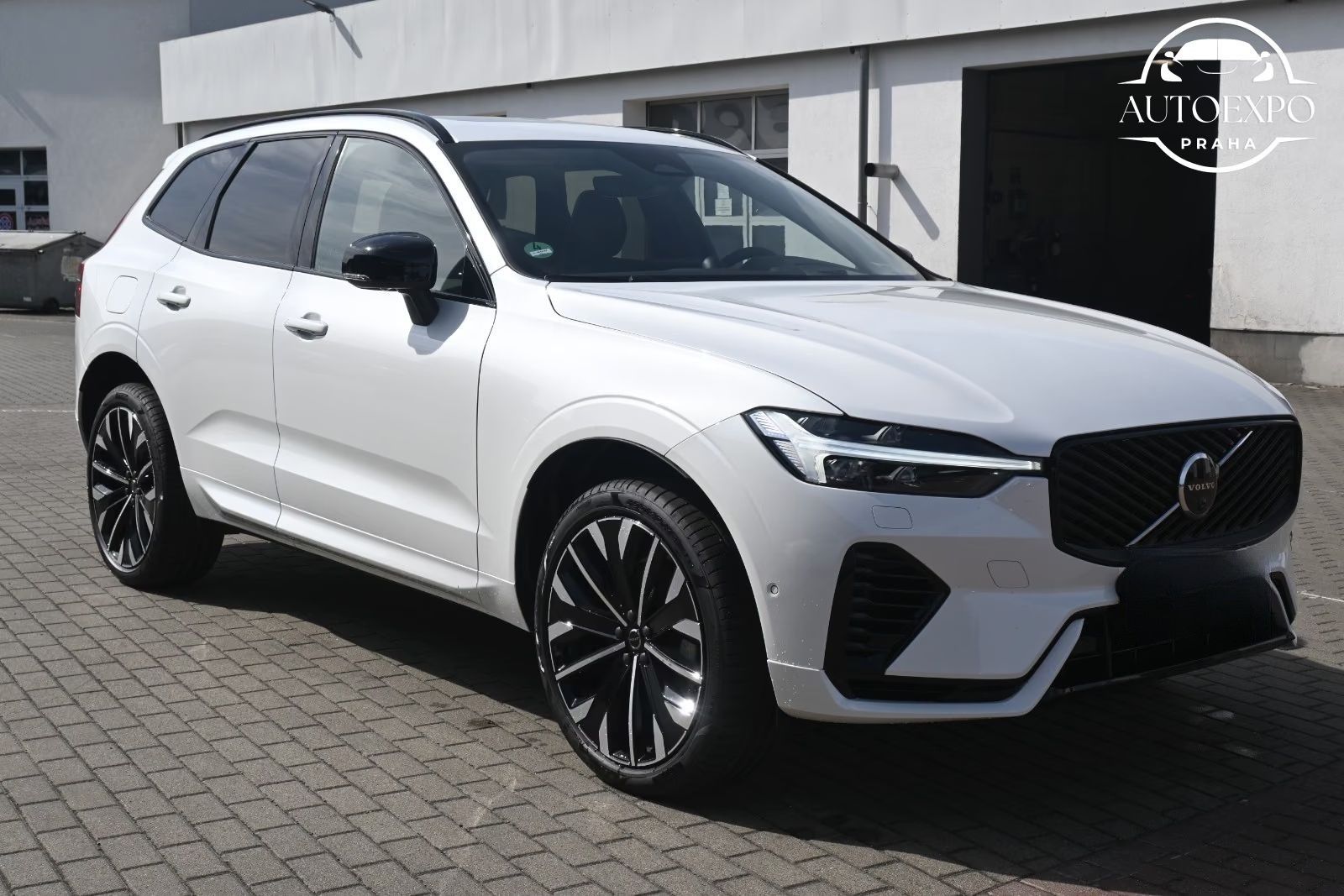 Volvo XC60, T8 RC AWD Ultra Dark*360KAMERA - fotka 3