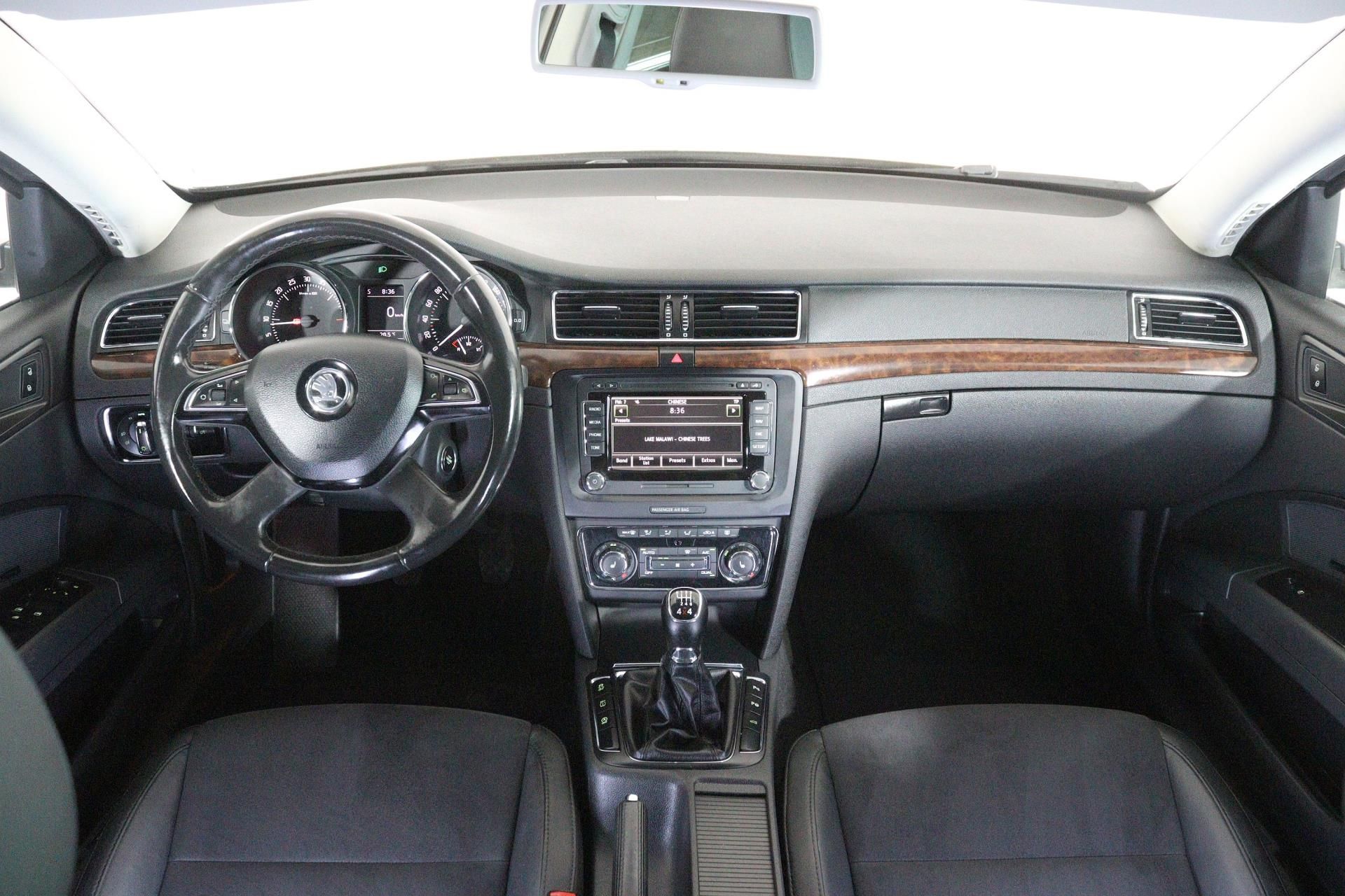 Škoda Superb, COMBI ELEGANCE 2,0TDI 4x4/TAŽN - fotka 5