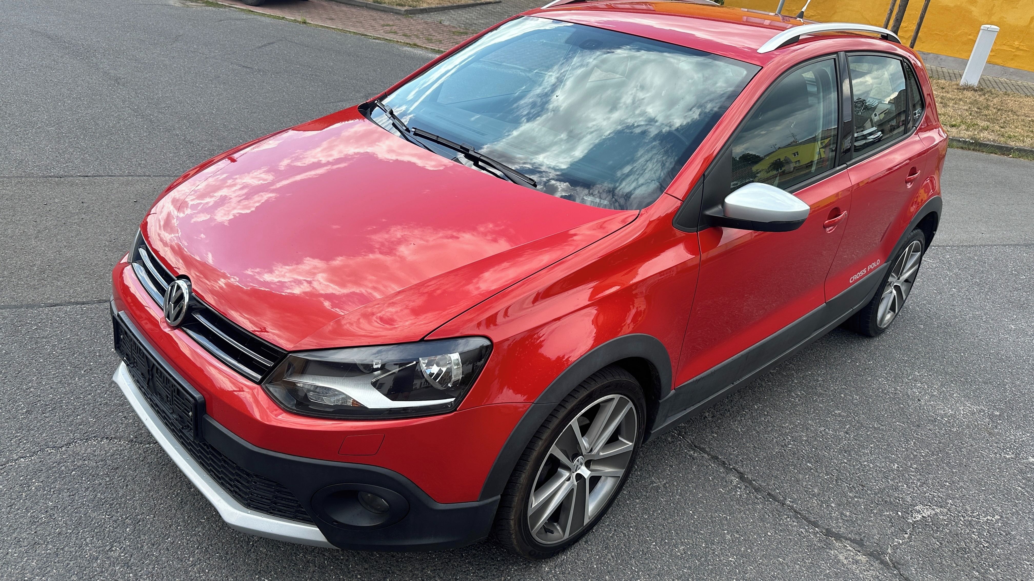 Volkswagen Polo, 1.4 i  SCross. 97t.KM - fotka 2