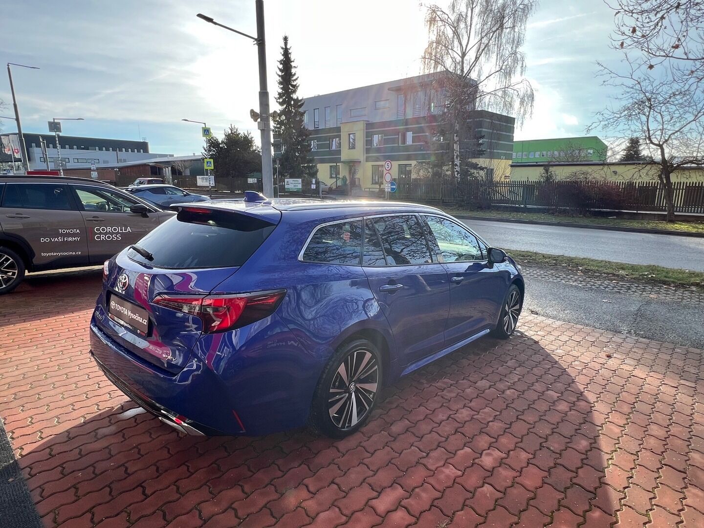 Toyota Corolla, 1.8 hybrid e-CVT Style  + ALU - fotka 4