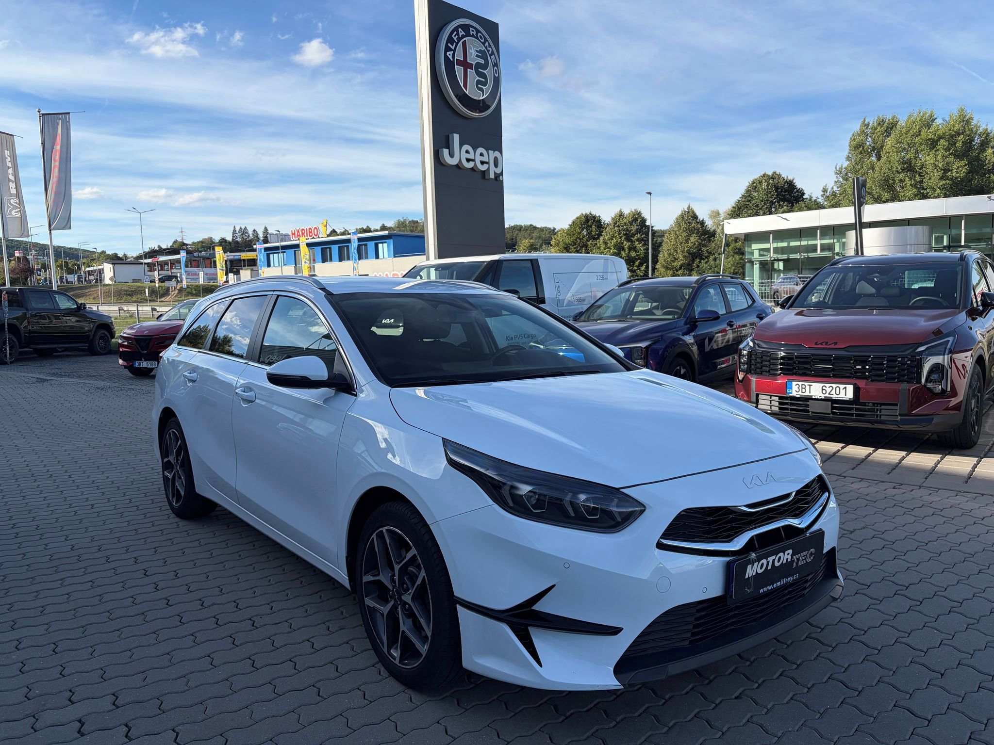 Kia Cee´d, 1.5 T-GDi 7DCT Exclusive SW - fotka 2