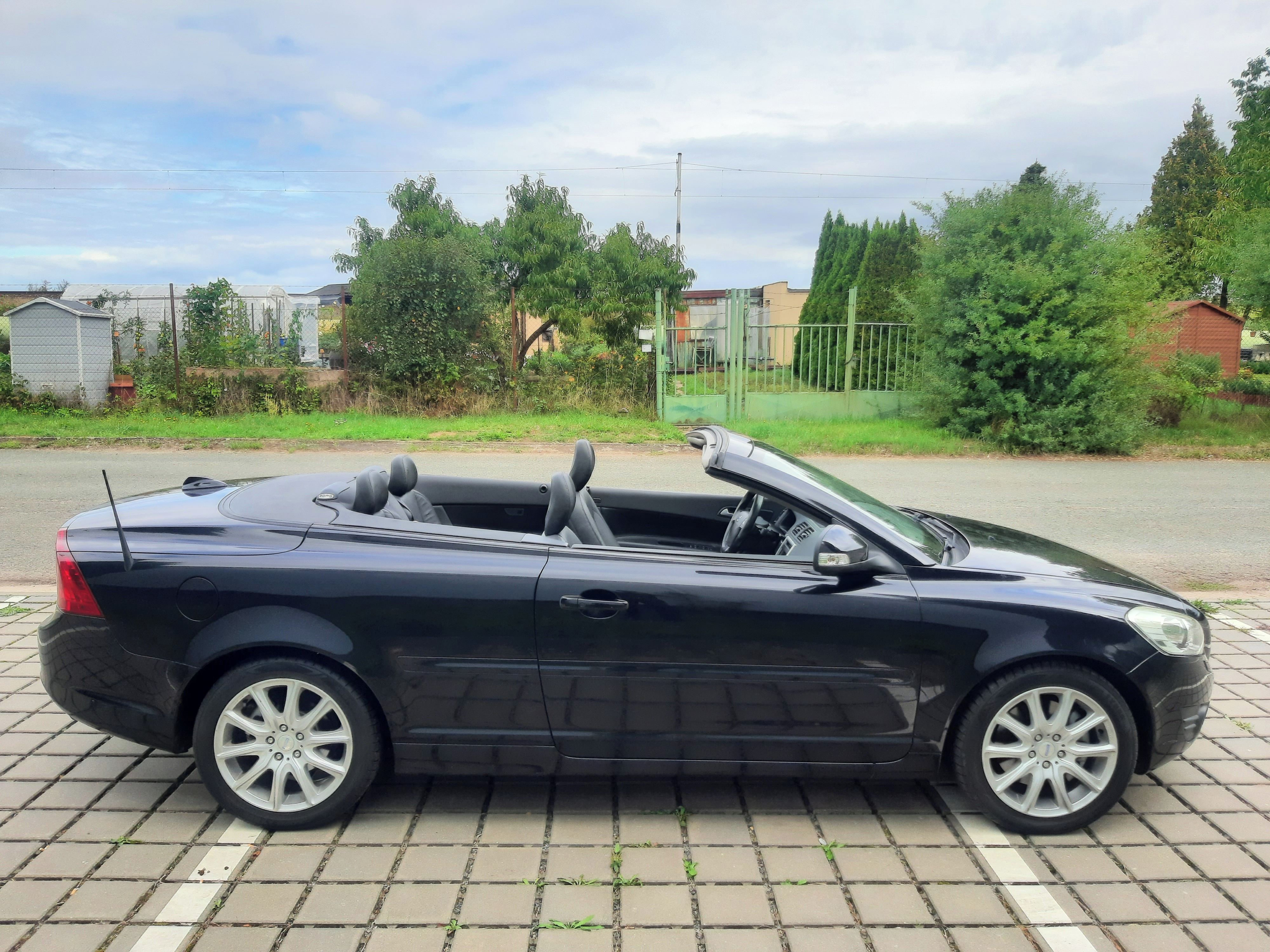 Volvo C70, 2.0D 110kW 5ti válec - fotka 6