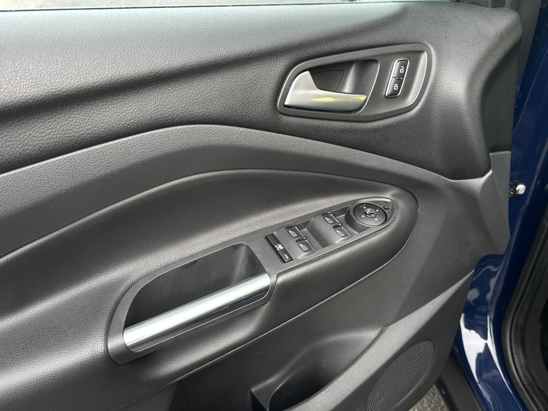 Ford Kuga, 2.0TDCI/103kW * ČR * 4x4 - fotka 5
